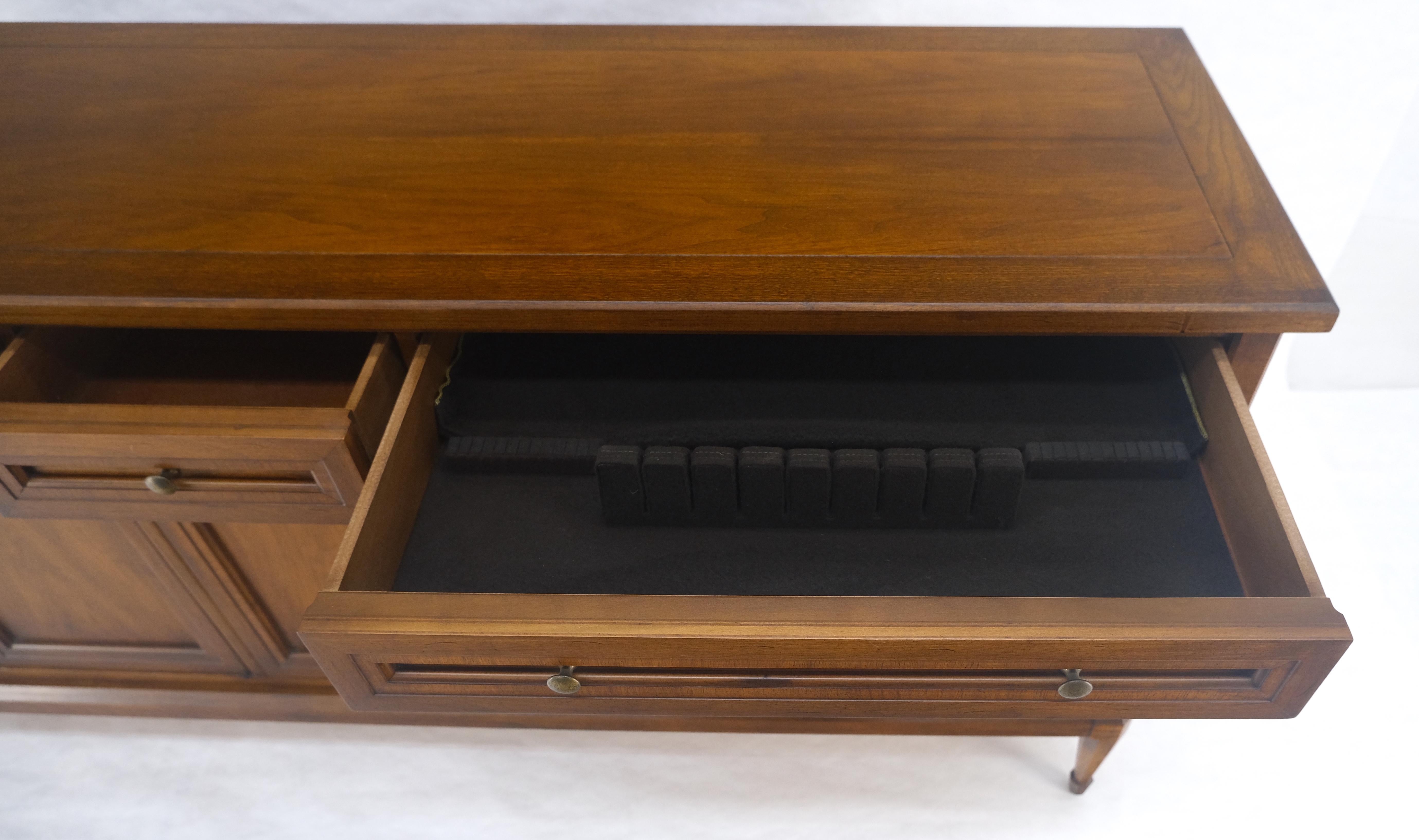 Ottone Fine Mid Century Noce chiaro 5 porte 3 cassetti Credenza Dresser Sideboard MINT in vendita