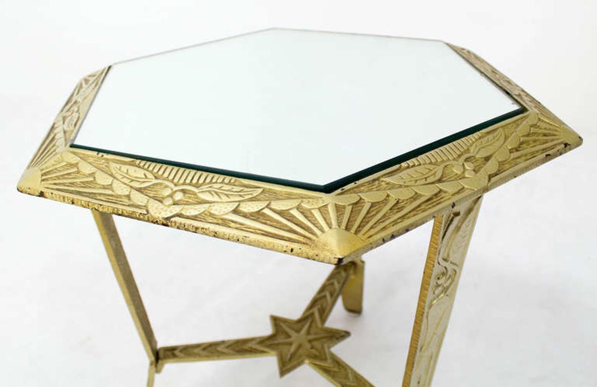 Américain Table d'appoint Art déco du milieu du siècle dernier, avec plateau hexagonal et base en forme d'étoile de David en vente