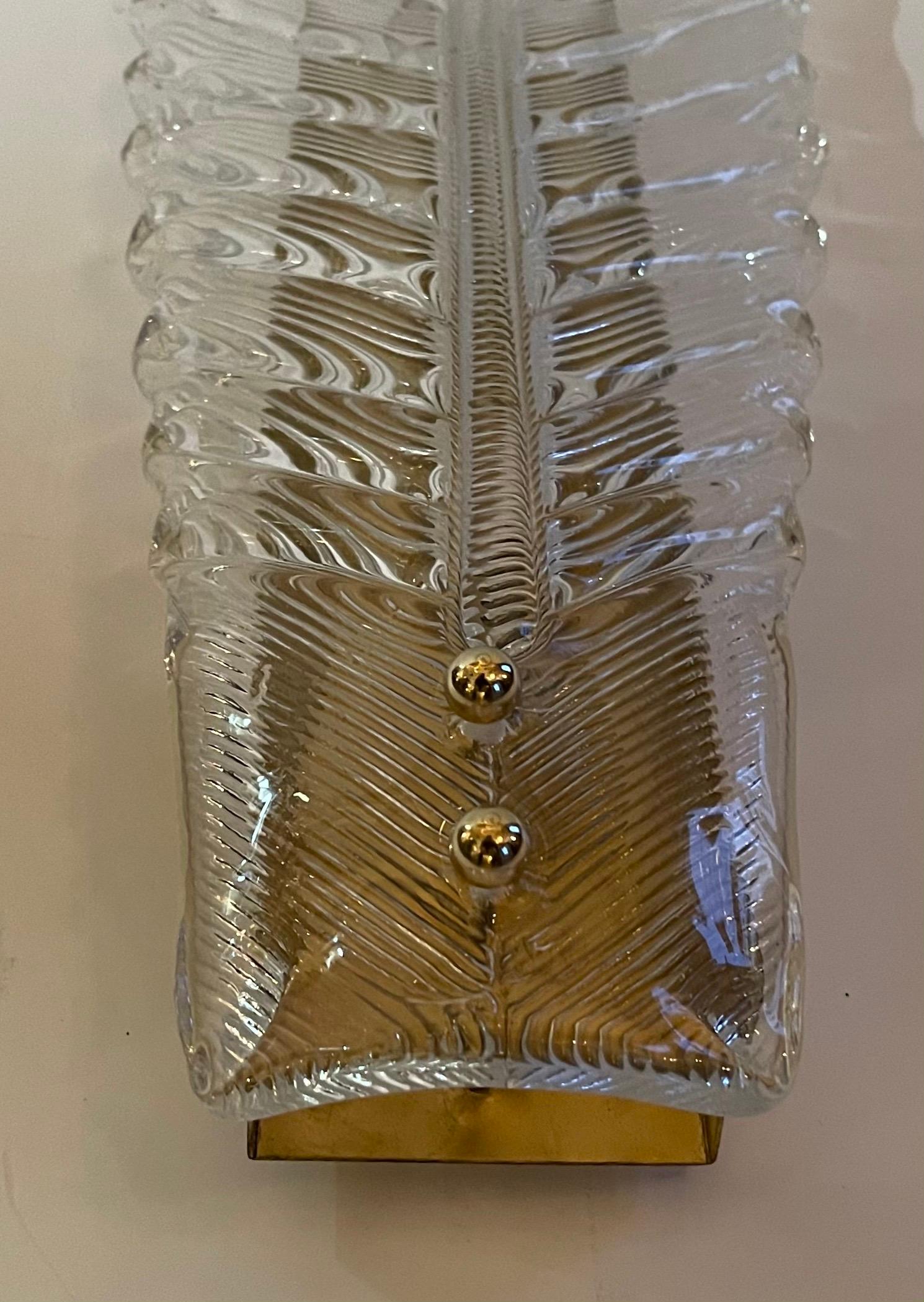 Fine Mid-Century Modern Brass Murano Leaf Art Glass Seguso Two Pairs Sconces In Good Condition For Sale In Roslyn, NY