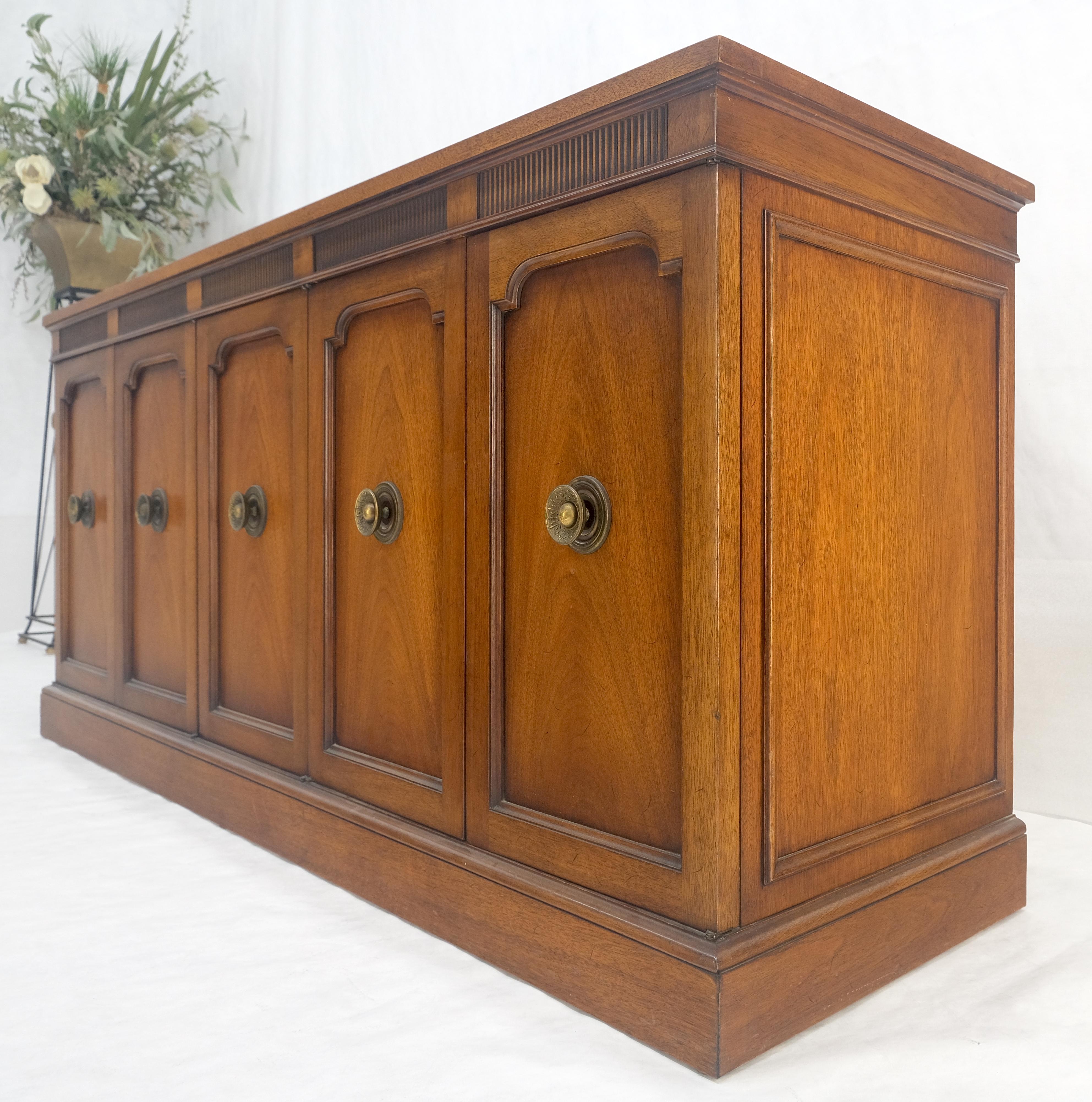 Fine Mid Century Modern Brown Mahogany 5 Porte Cassetti Scomparti Credenza MINT in vendita 3