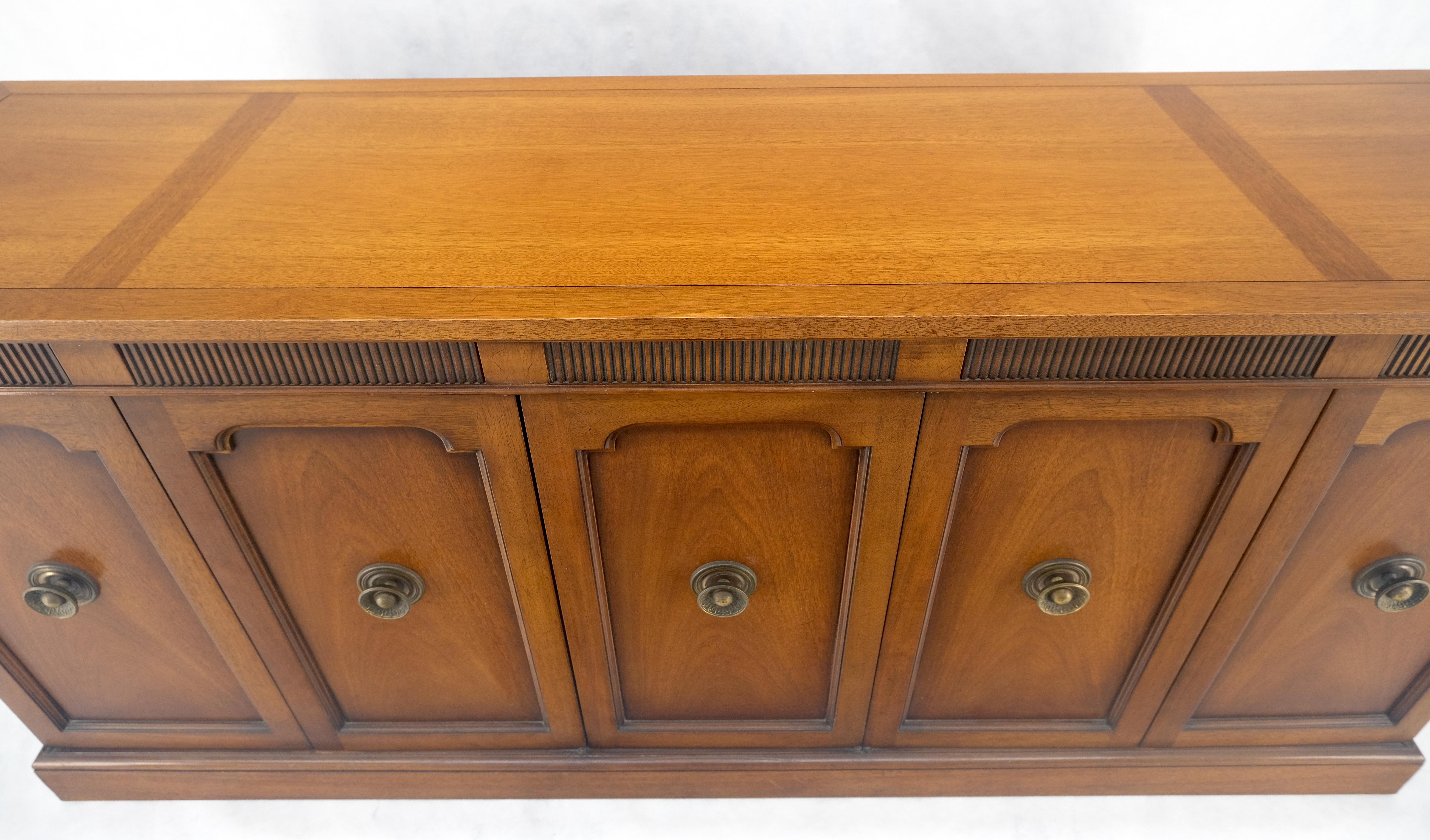 Laccato Fine Mid Century Modern Brown Mahogany 5 Porte Cassetti Scomparti Credenza MINT in vendita