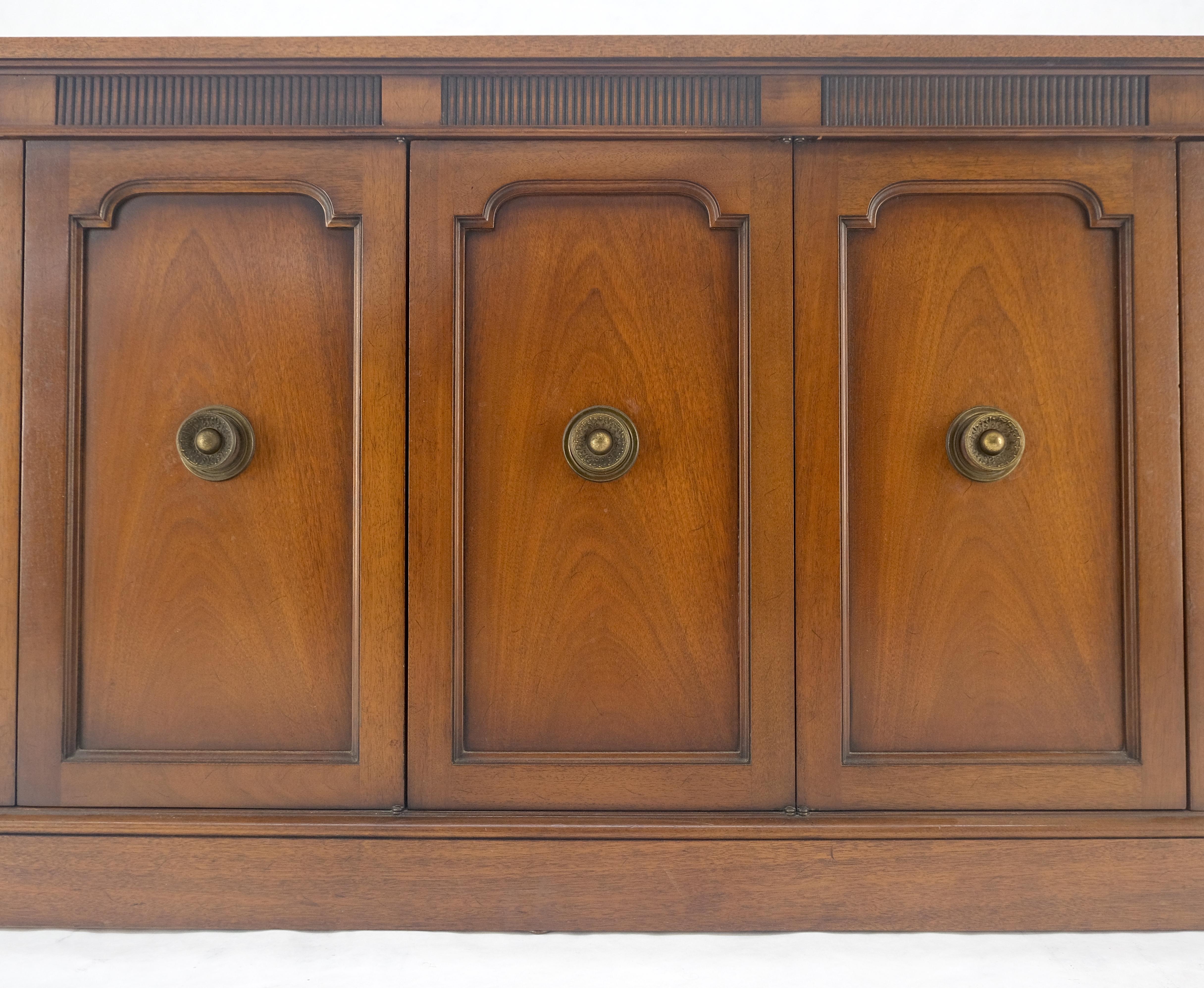 Fine Mid Century Modern Brown Mahogany 5 Porte Cassetti Scomparti Credenza MINT In condizioni buone in vendita a Rockaway, NJ