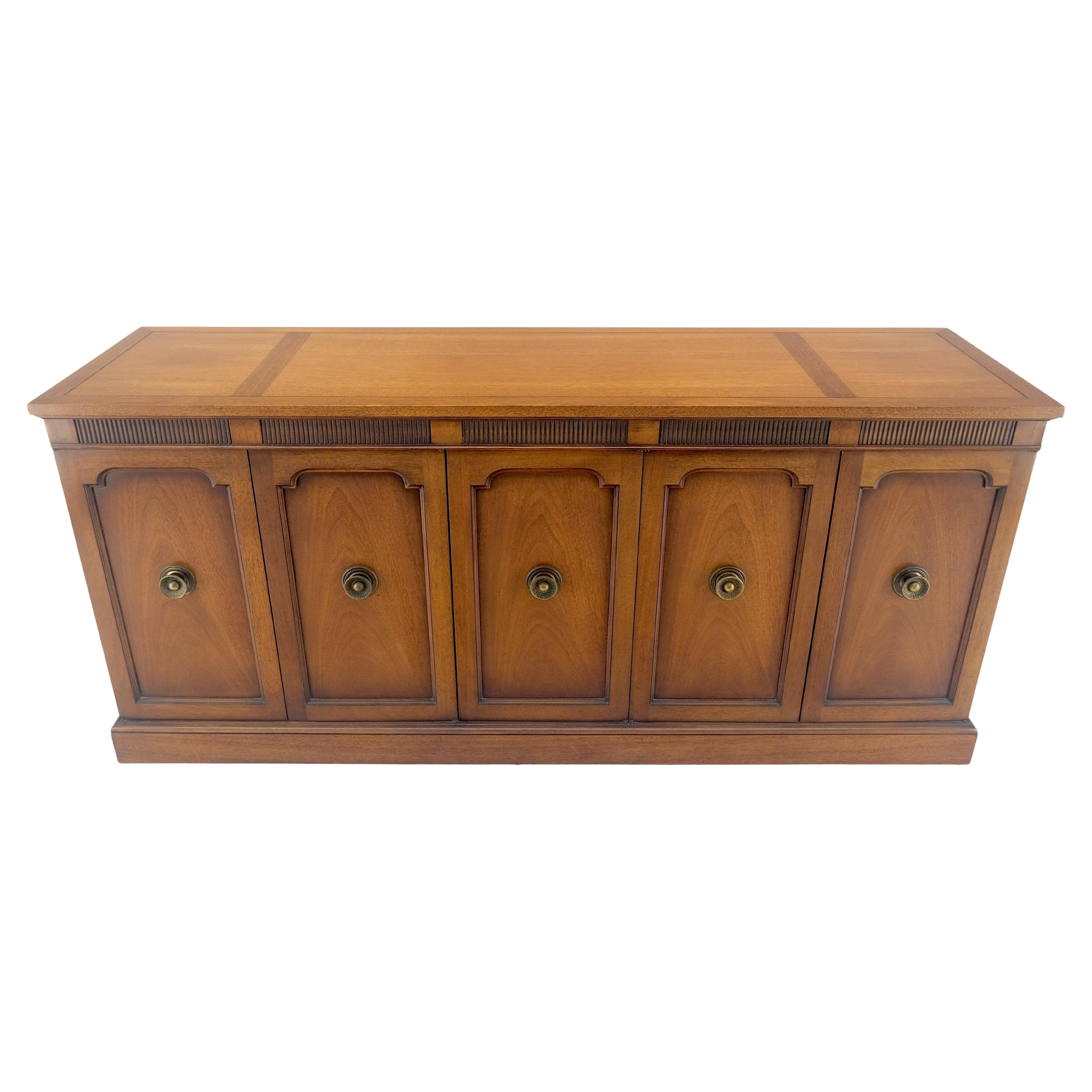 Fine Mid Century Modern Brown Mahogany 5 Porte Cassetti Scomparti Credenza MINT in vendita