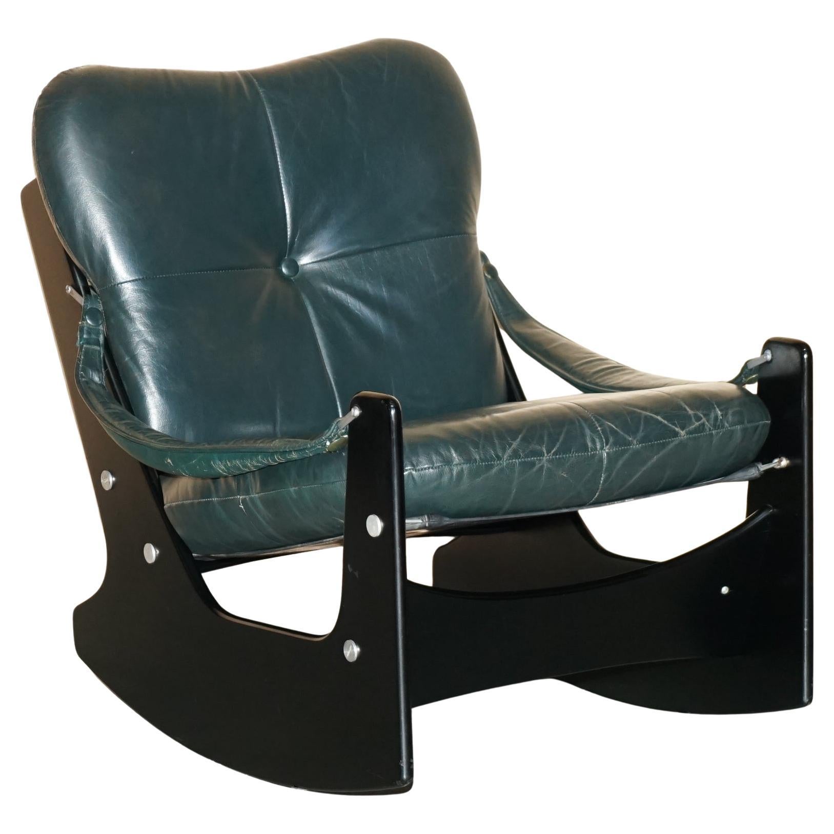 FINE MID CENTURY MODERN GREEN LEATHER 1970
s PIRELLI CHESTERFIELD ROCKING CHAIR For Sale