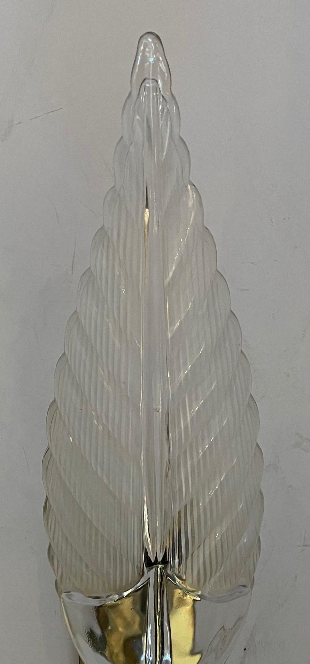 20th Century Fine Mid-Century Modern Polished Brass Murano Leaf Art Glass Seguso Pair Sconces For Sale