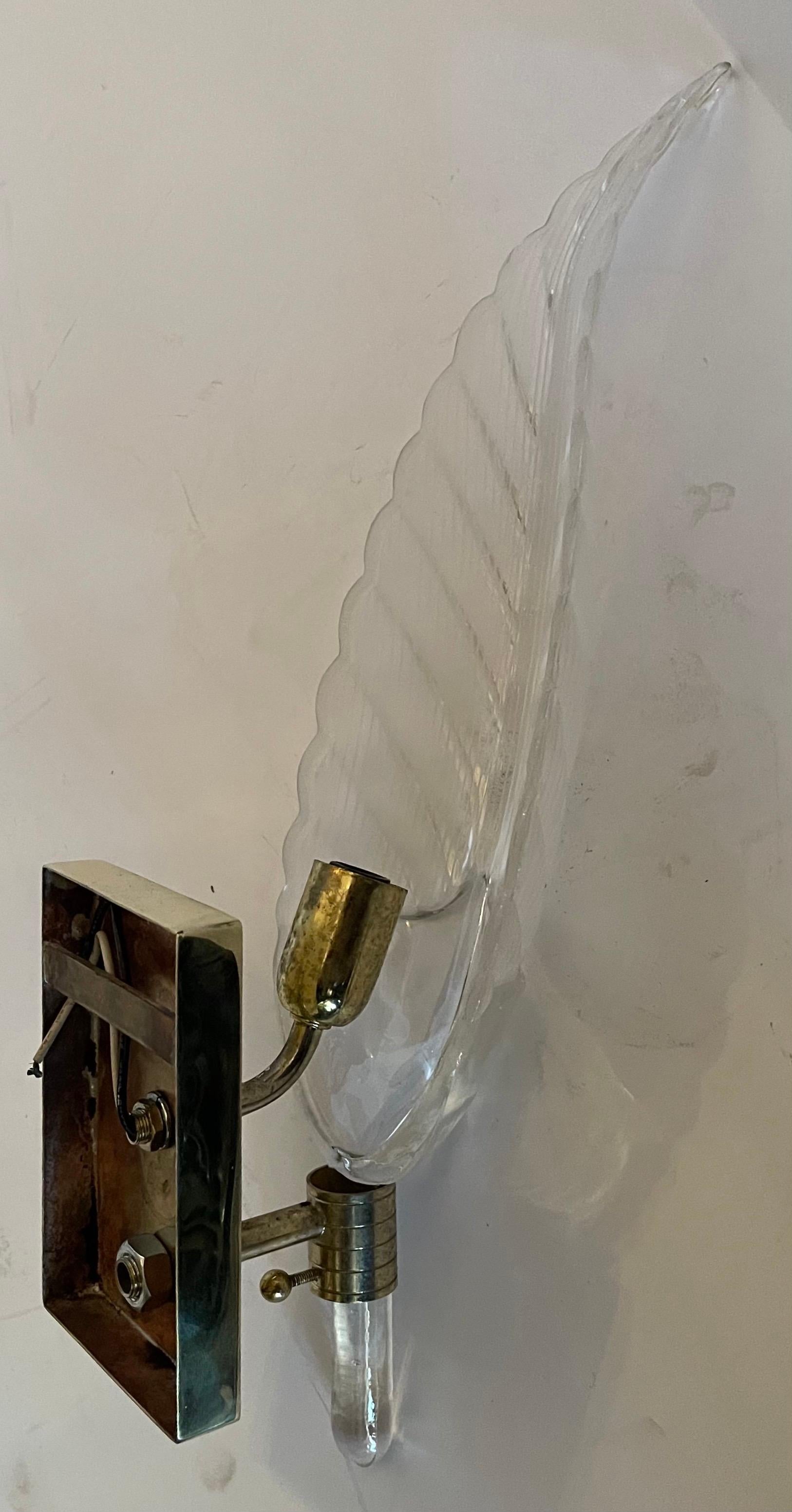 Fine Mid-Century Modern Polished Brass Murano Leaf Art Glass Seguso Pair Sconces For Sale 1