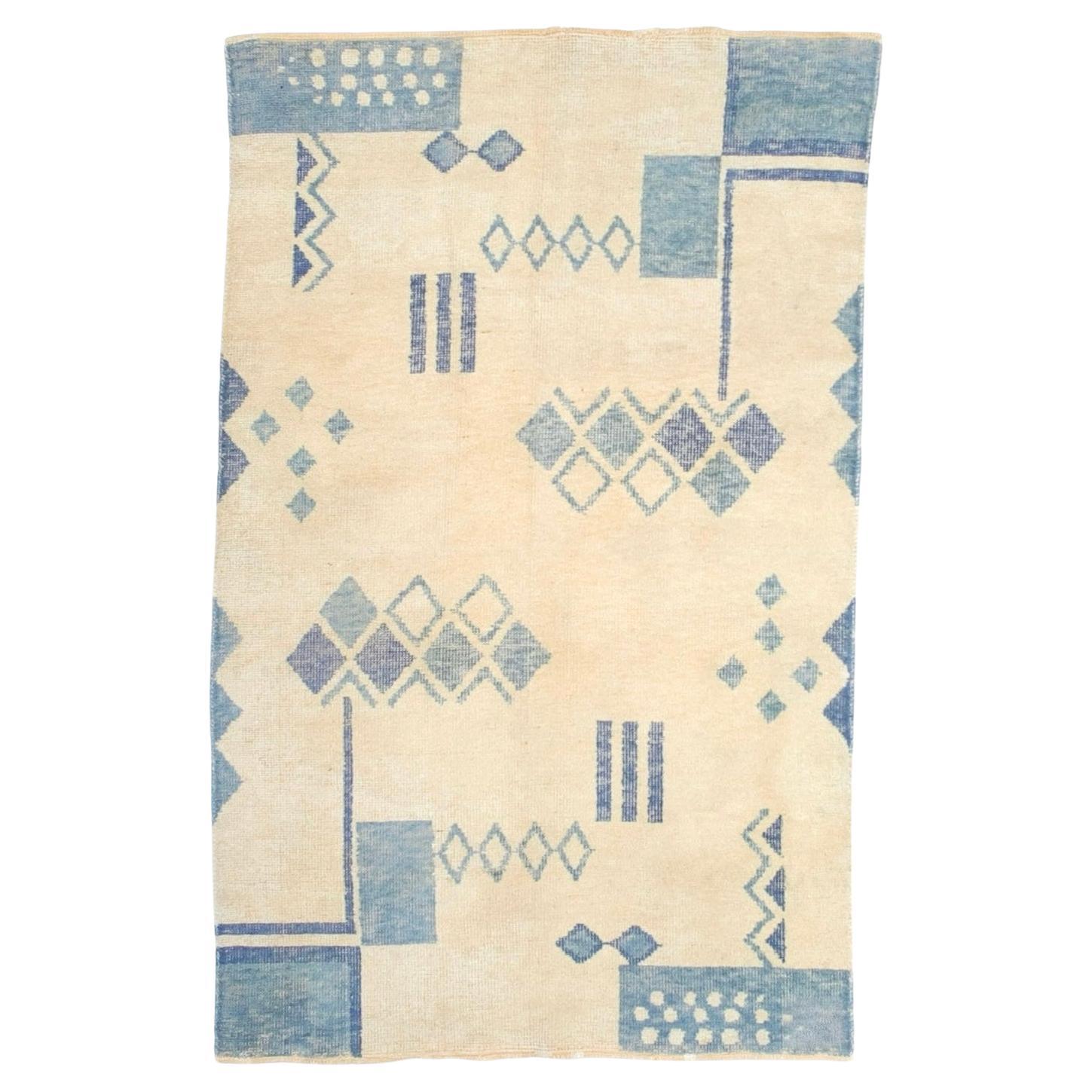Fine Mid Century Scandinavian Rug 4'0" x 6’4" For Sale