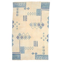 Feiner skandinavischer Mid-Century-Teppich 4'0" x 6'4"