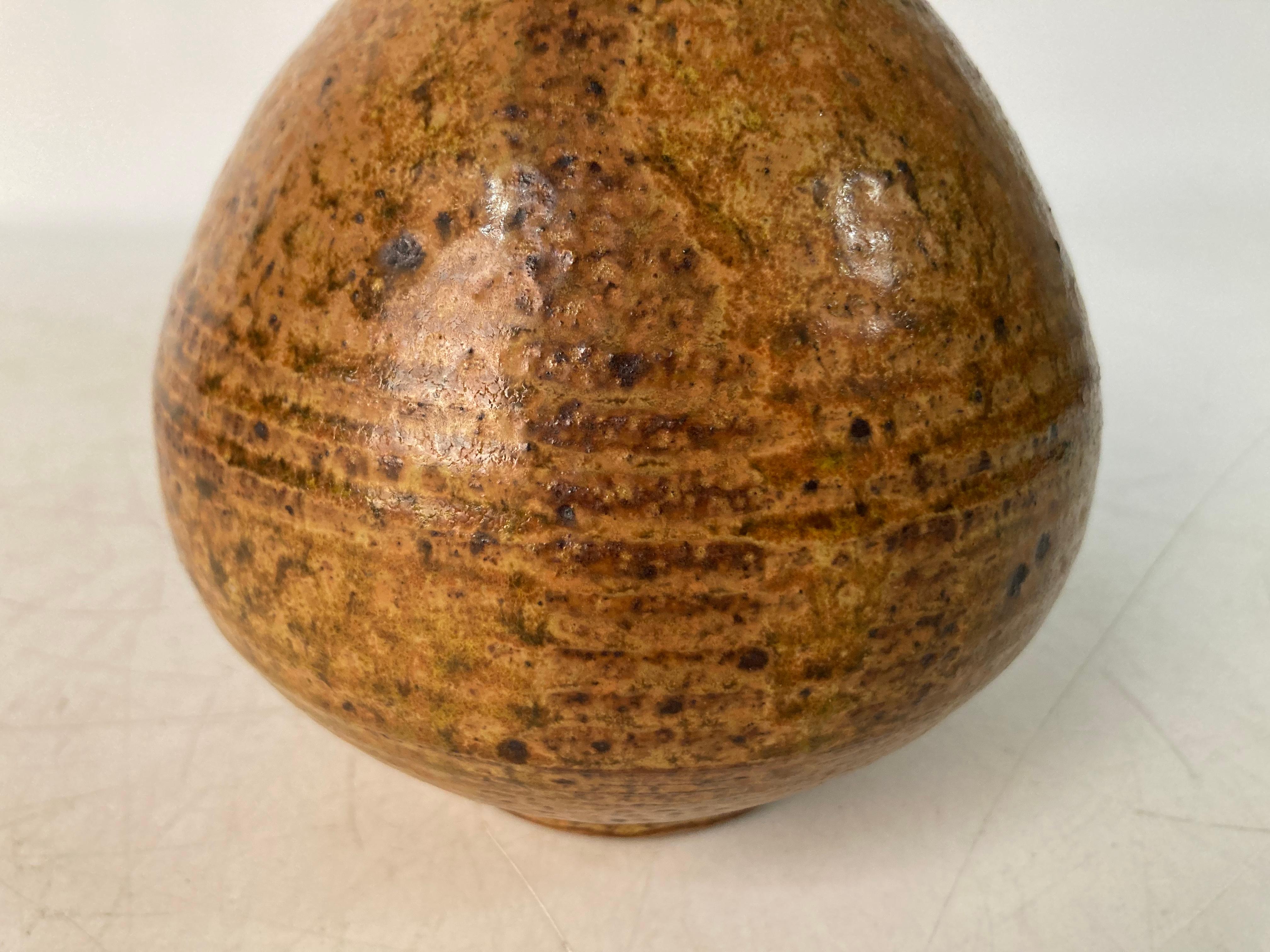 Feine gedrehte Keramikvase aus der Mitte des Jahrhunderts (Moderne der Mitte des Jahrhunderts) im Angebot