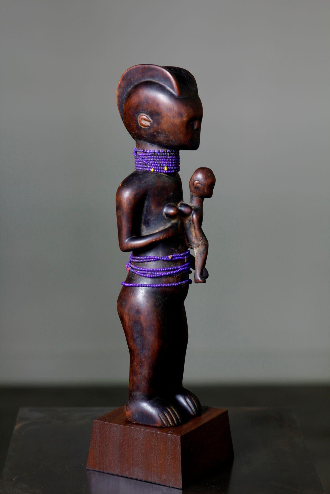Fine Mid-Twentieth Century Mother and Child Figure For Sale 1
