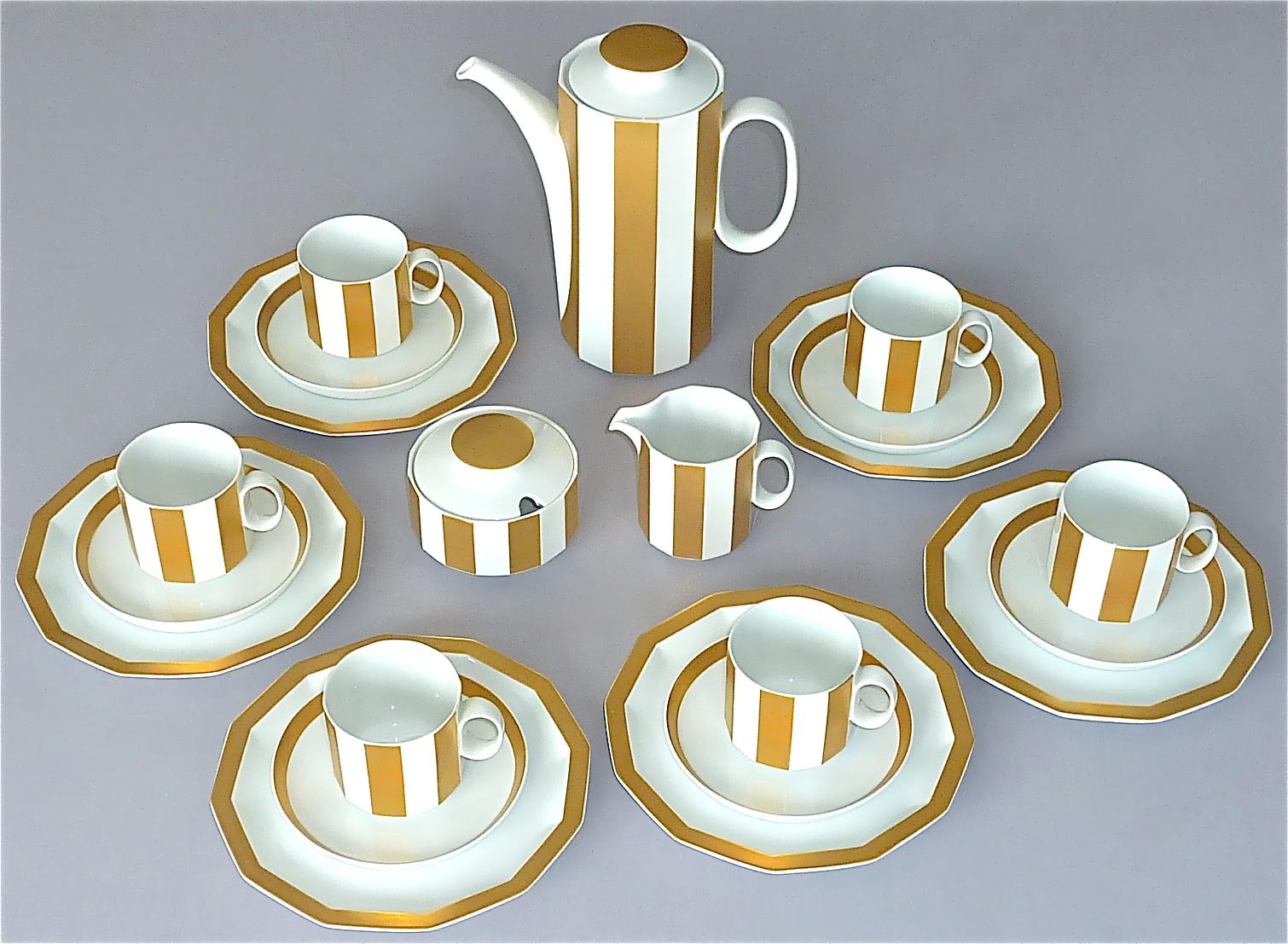 Magnifique service à café pour 6 personnes en porcelaine blanche dorée Tapio Wirkkala pour Rosenthal studio-linie, Allemagne, années 1960-1970. Cet ensemble fait partie des pièces de cabinet si rarement utilisées qu'il reste en très bon état vintage