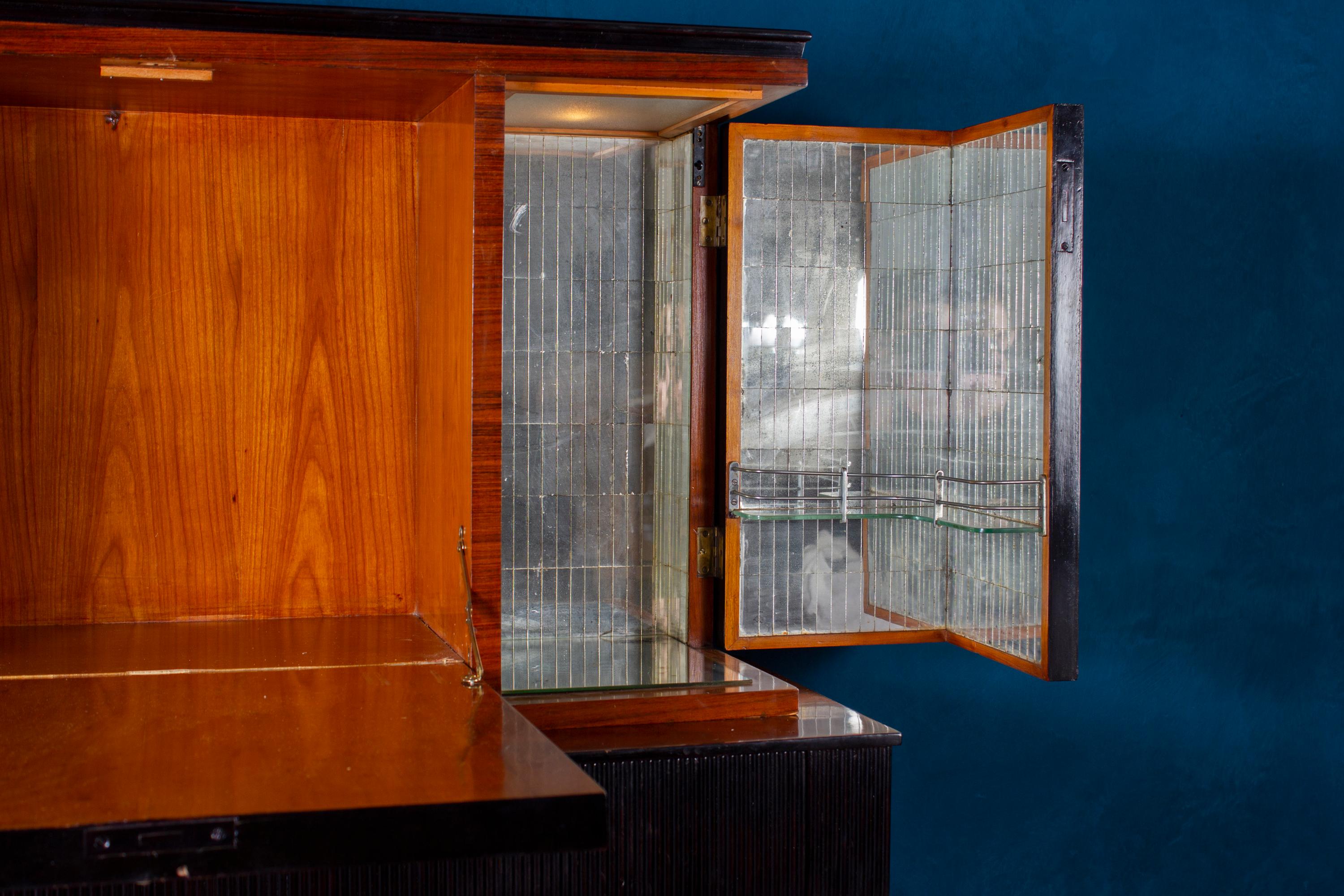 Mid-Century Modern Fine Mid-Century Trumeau Bar Cabinet Attr. to Paolo Buffa, 1950 For Sale