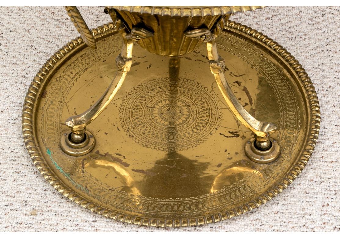 Fino Brasero de Latón de Oriente Medio con Soporte en venta 5
