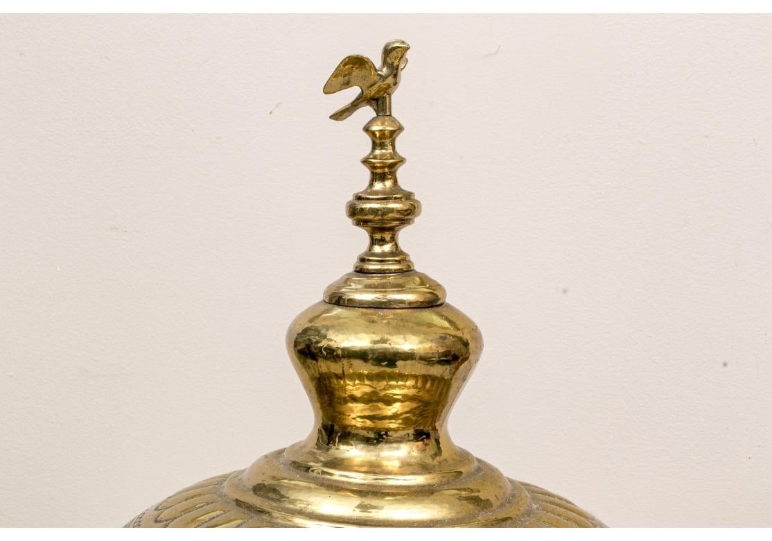 Fino Brasero de Latón de Oriente Medio con Soporte Morisco en venta
