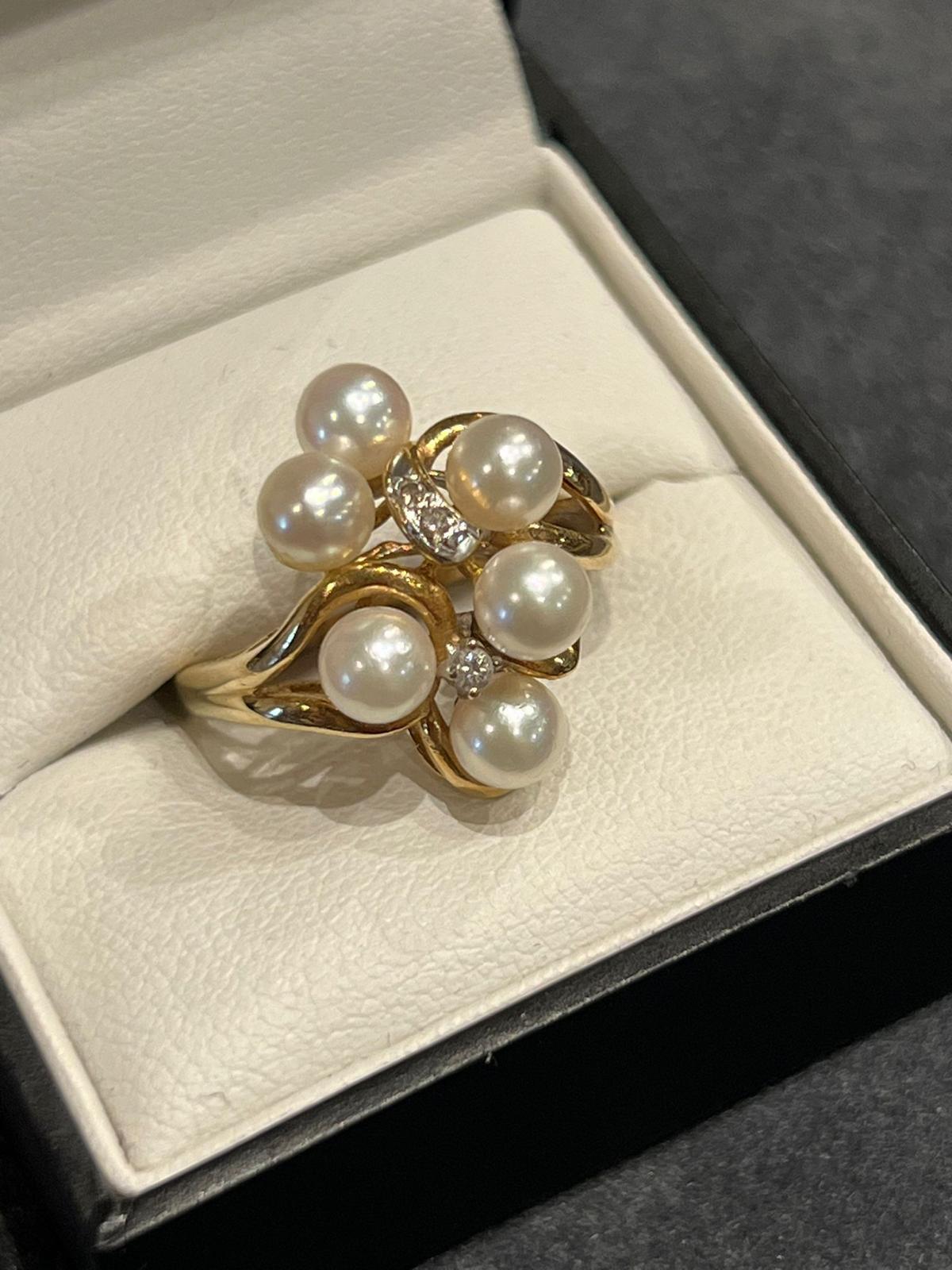 Rétro Bague rétro en or jaune 14K avec perles de culture (5.5mm x 6) et diamants faits à la main en vente