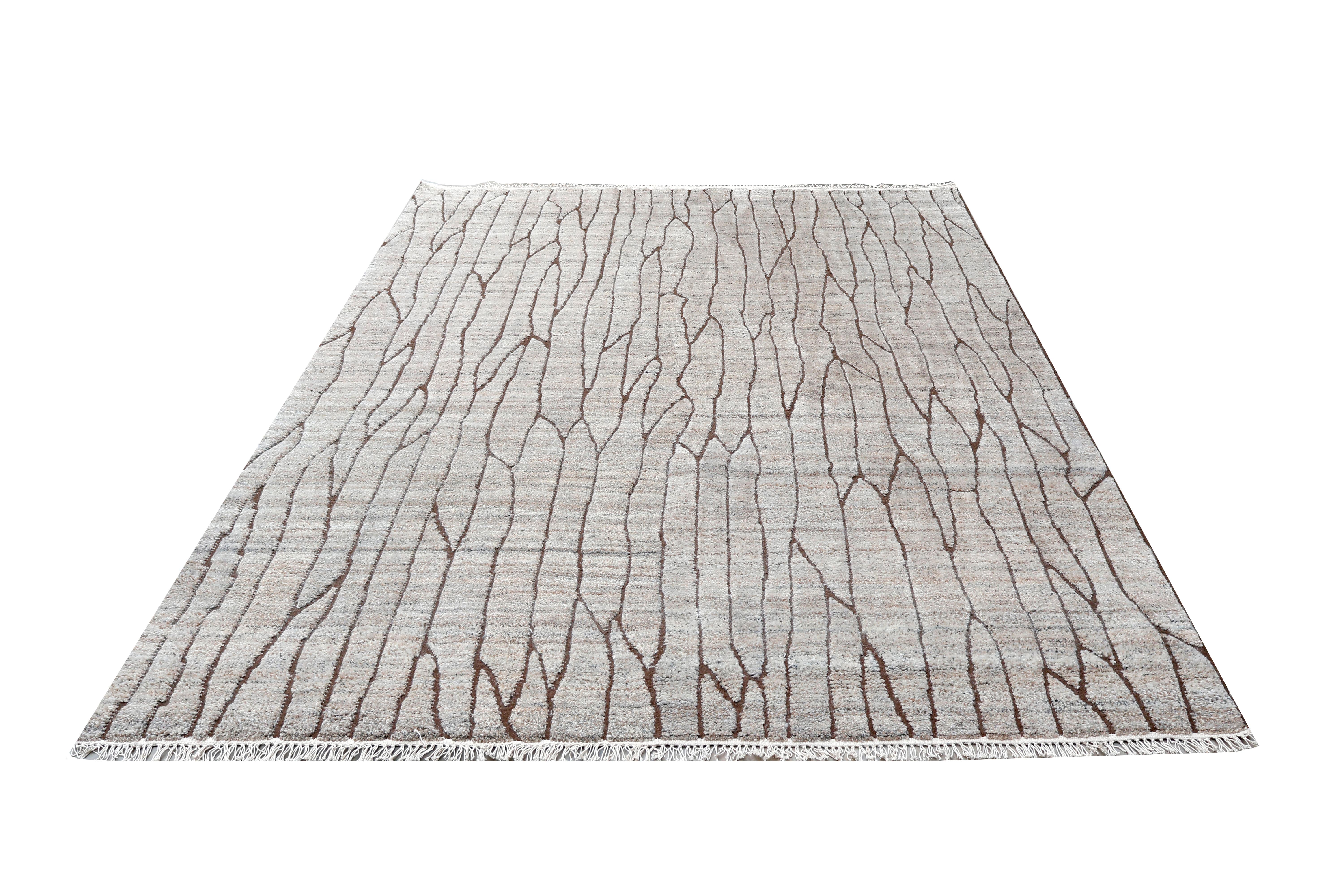 Handgeknüpfter, hoher und niedriger Wollflor auf einer Baumwollgrundlage.

Abmessungen: 8X10 

Neu

Herkunft: Indien

Feldfarbe: Braun

Farbe der Umrandung: Dunkelbraun