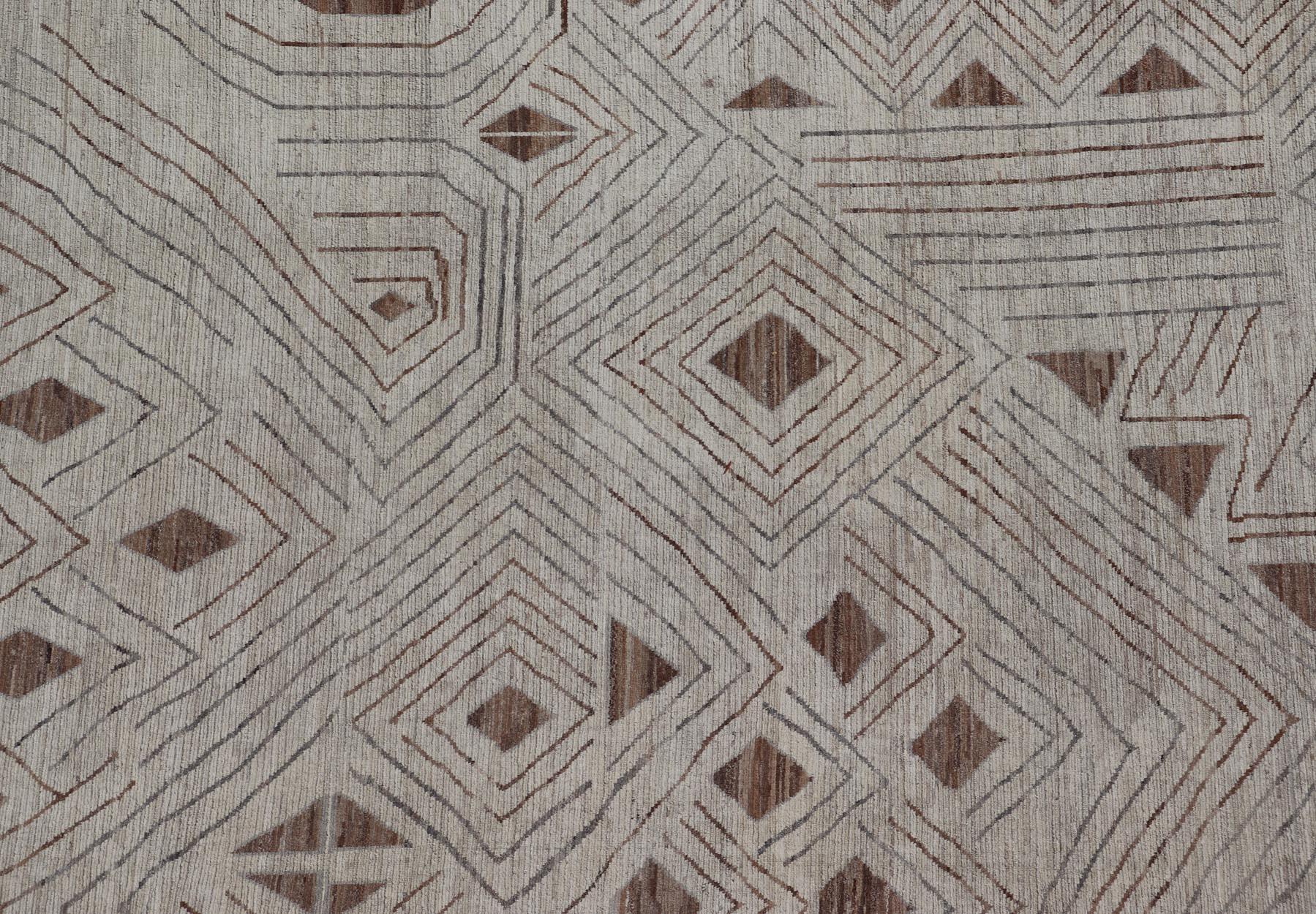 Fine Modern Rug in White & Light Brown Tones with Abstract & Geometric Design In New Condition For Sale In Atlanta, GA