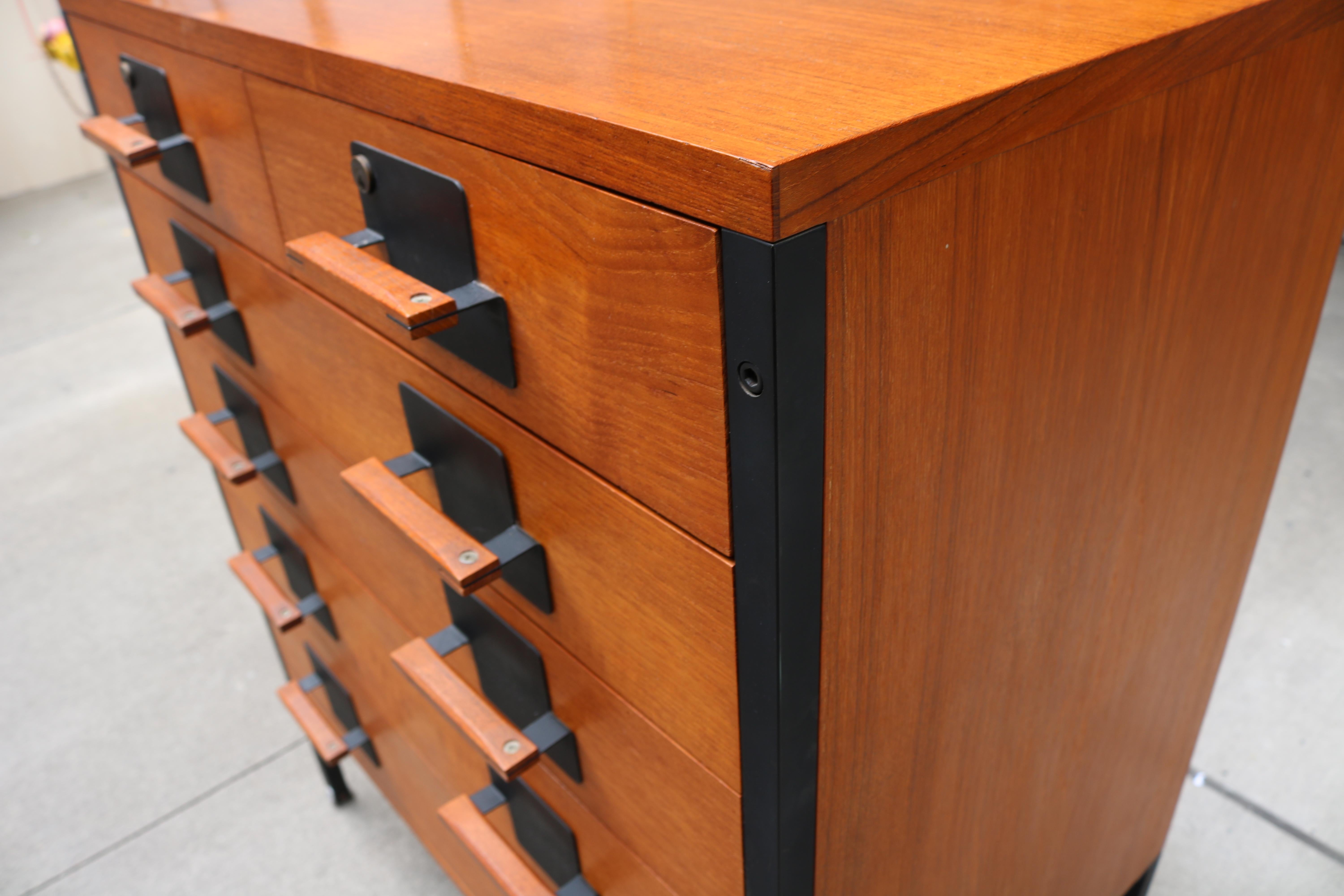 Italian Fine Modernist Chest of Drawers by Ico Parisi  For Sale
