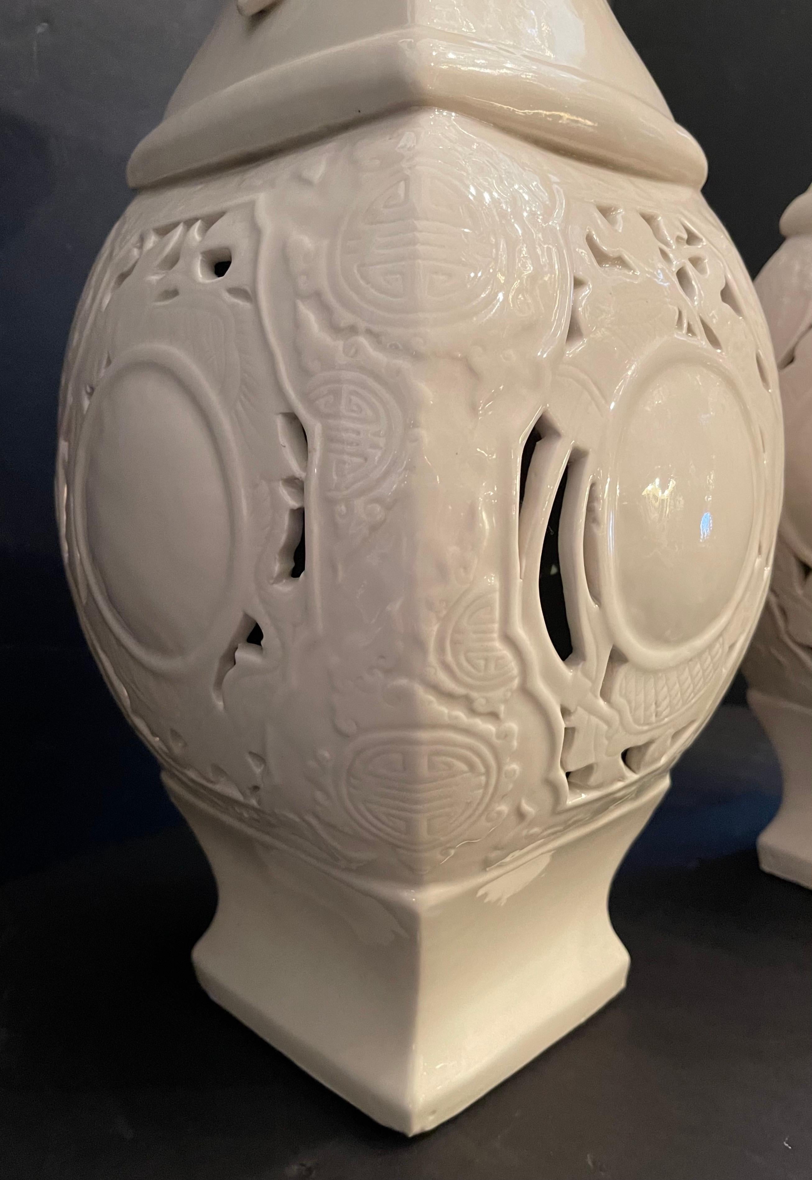 Fine Monumental Chinoiserie Pair Porcelain Asian Chinese Vases Urns Lorin Marsh For Sale 1