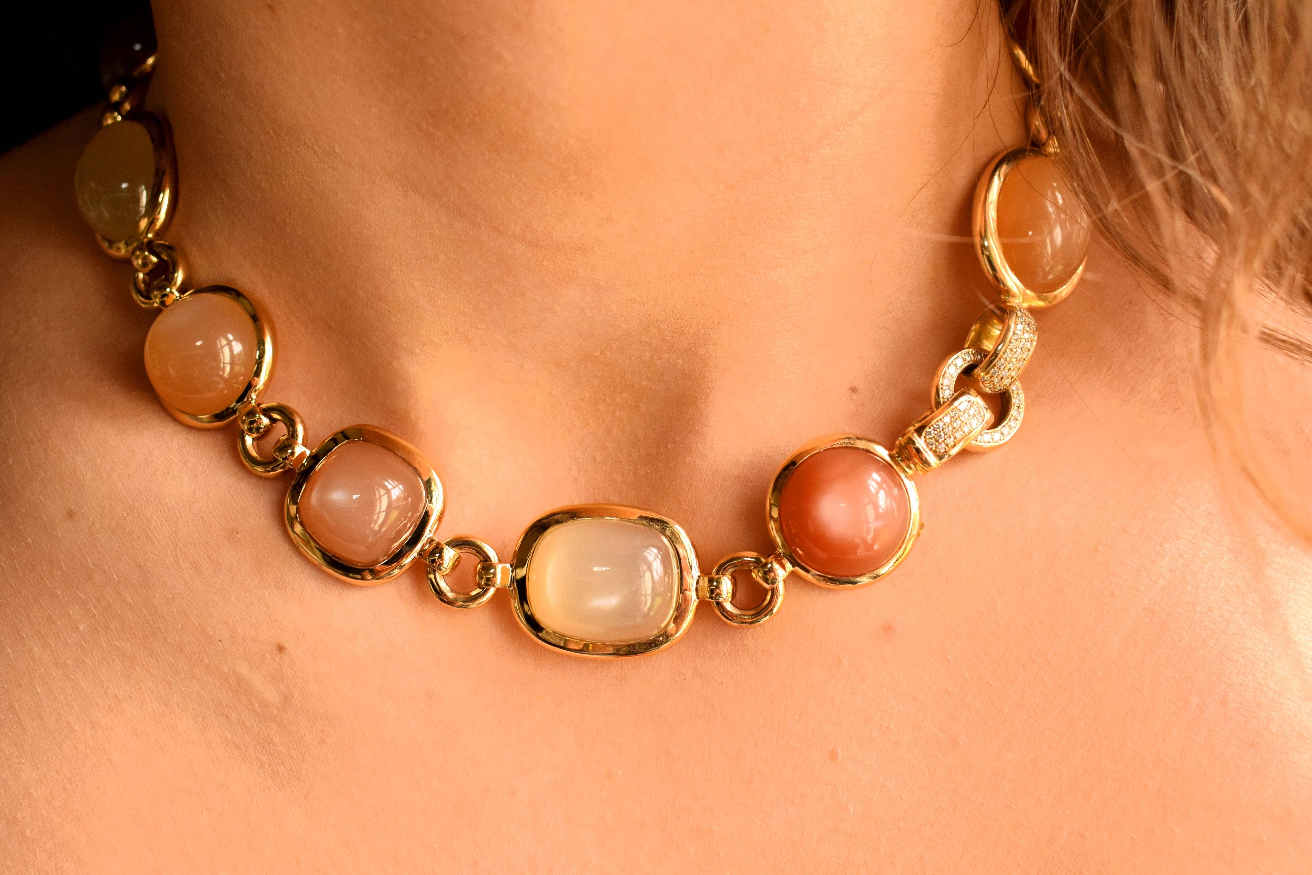 Contemporaneo Collana Leyser in oro rosa 18k con pietre lunari e diamanti multicolore in vendita