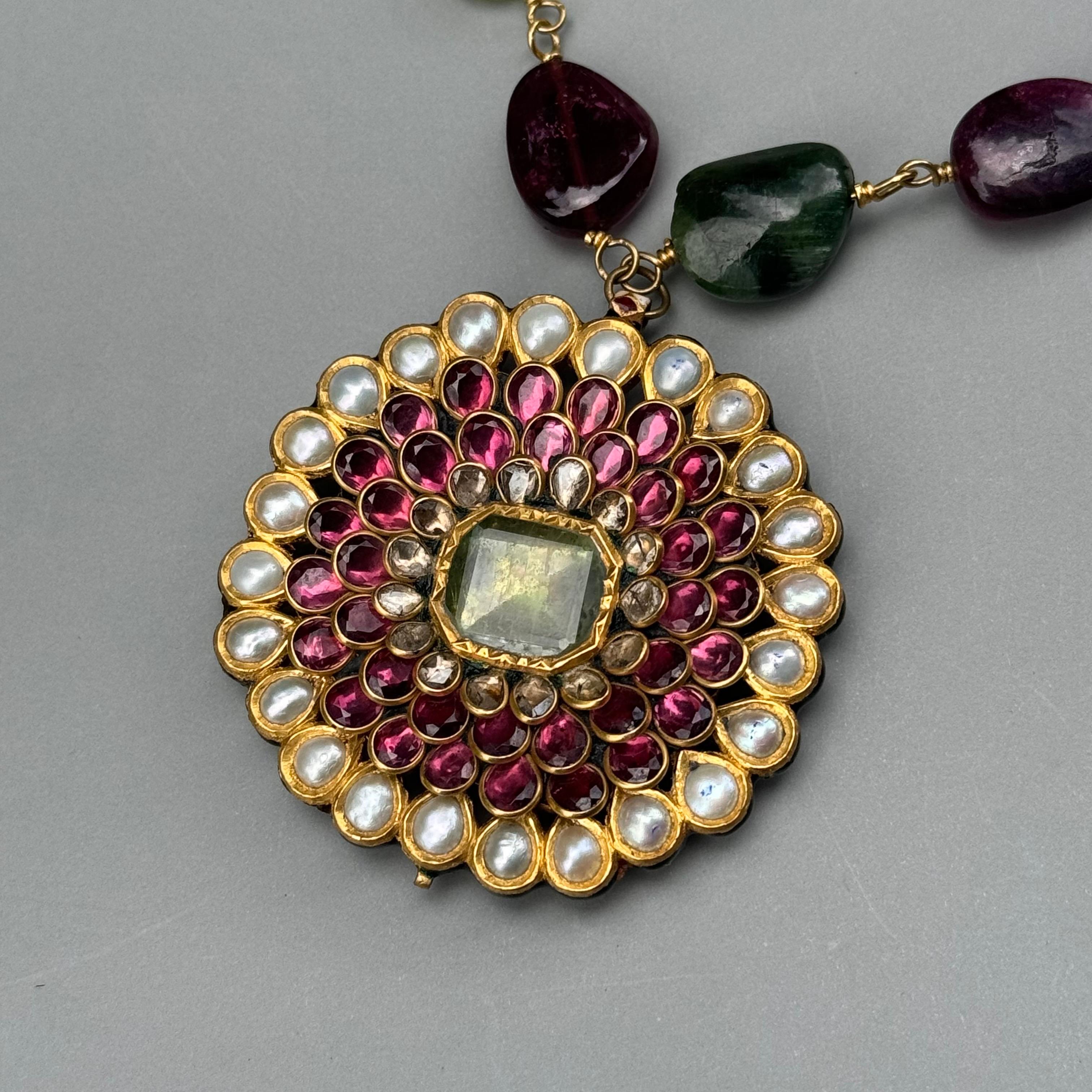 Fine Mughal Indian Gold Tourmaline Pearl Diamond Pendant Necklace In Good Condition For Sale In Monroe Township, NJ