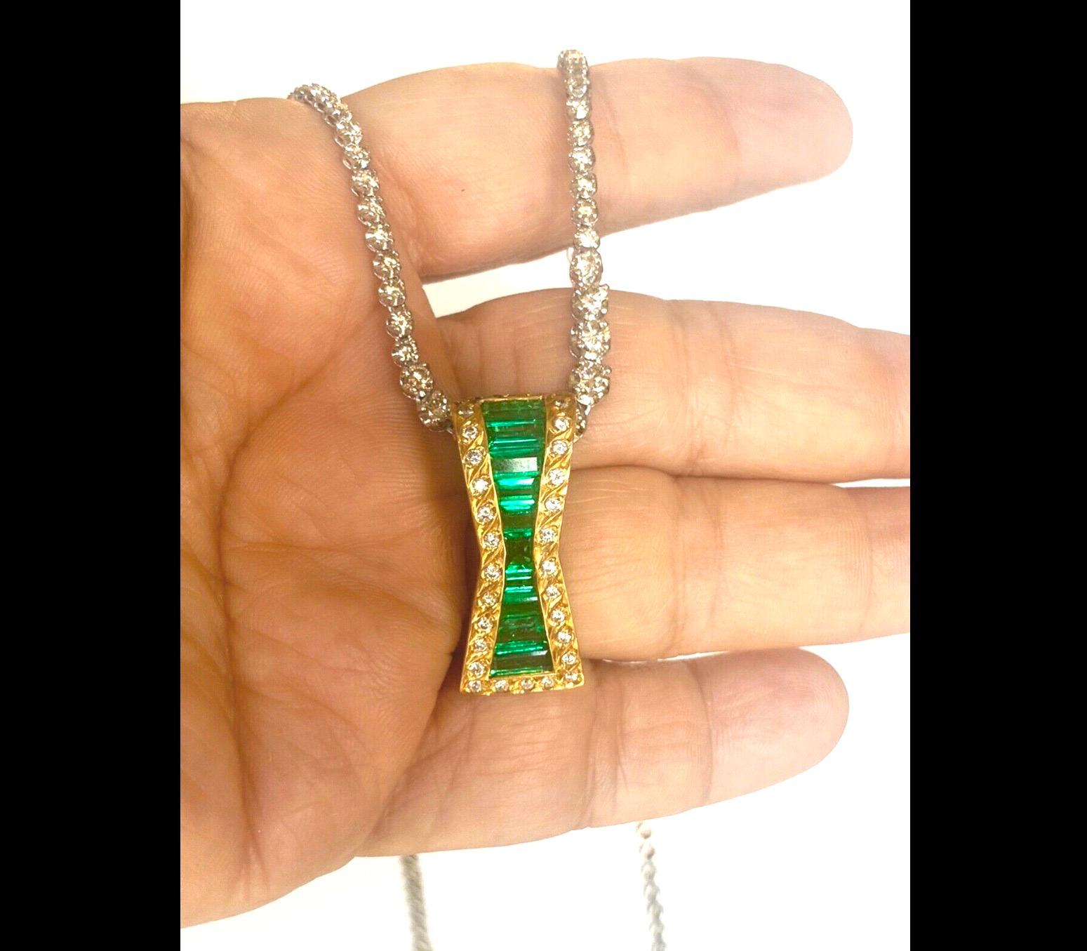 GIA 4.00 Carat Fine Muzo Colombian Emerald Pendant 18K Gold For Sale 5