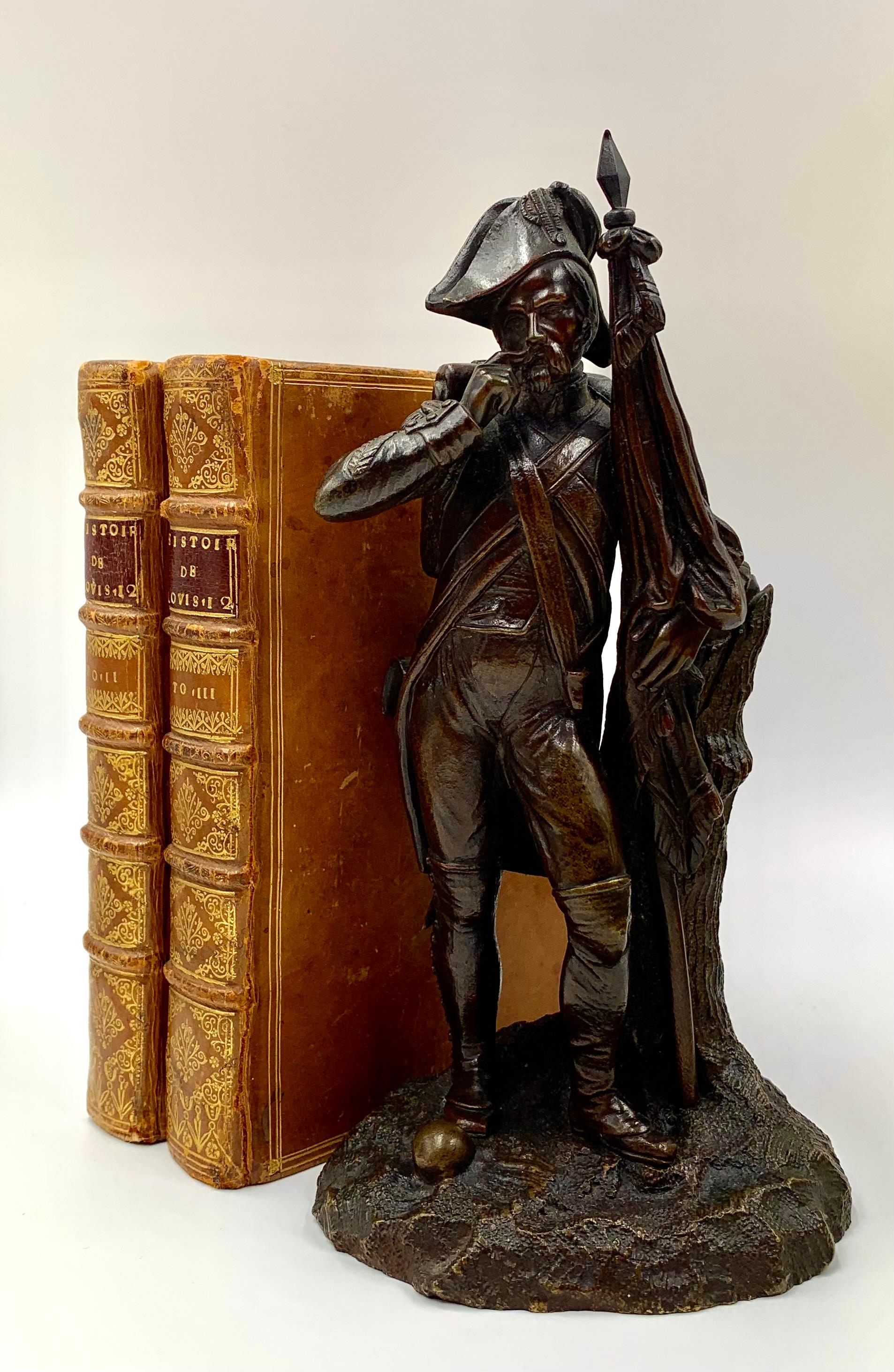 Fine Napoleone Antique French Empire Cabinet Bronze Ufficiale baffi attorcigliati in vendita 4