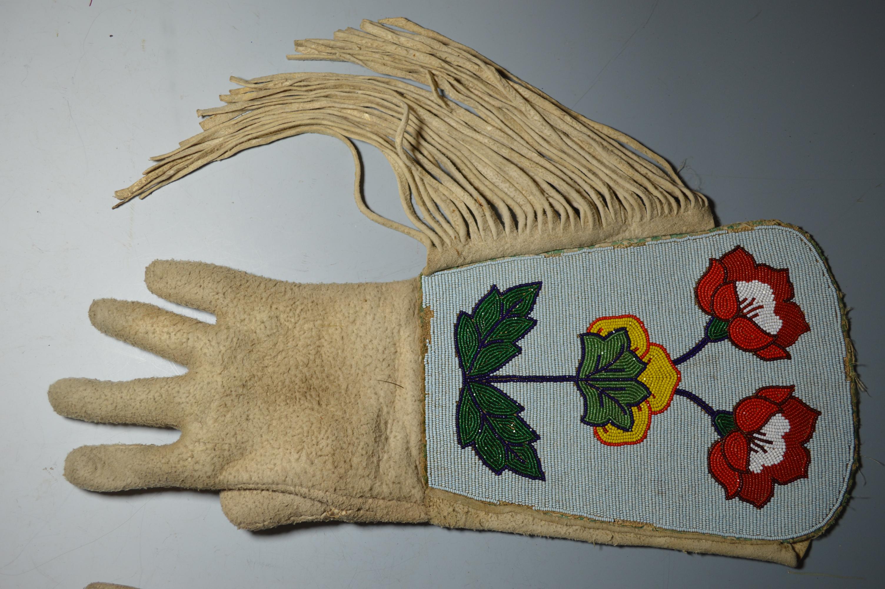 Fine Native American Indian Crow beaded gauntlets bead work In Good Condition In London, GB