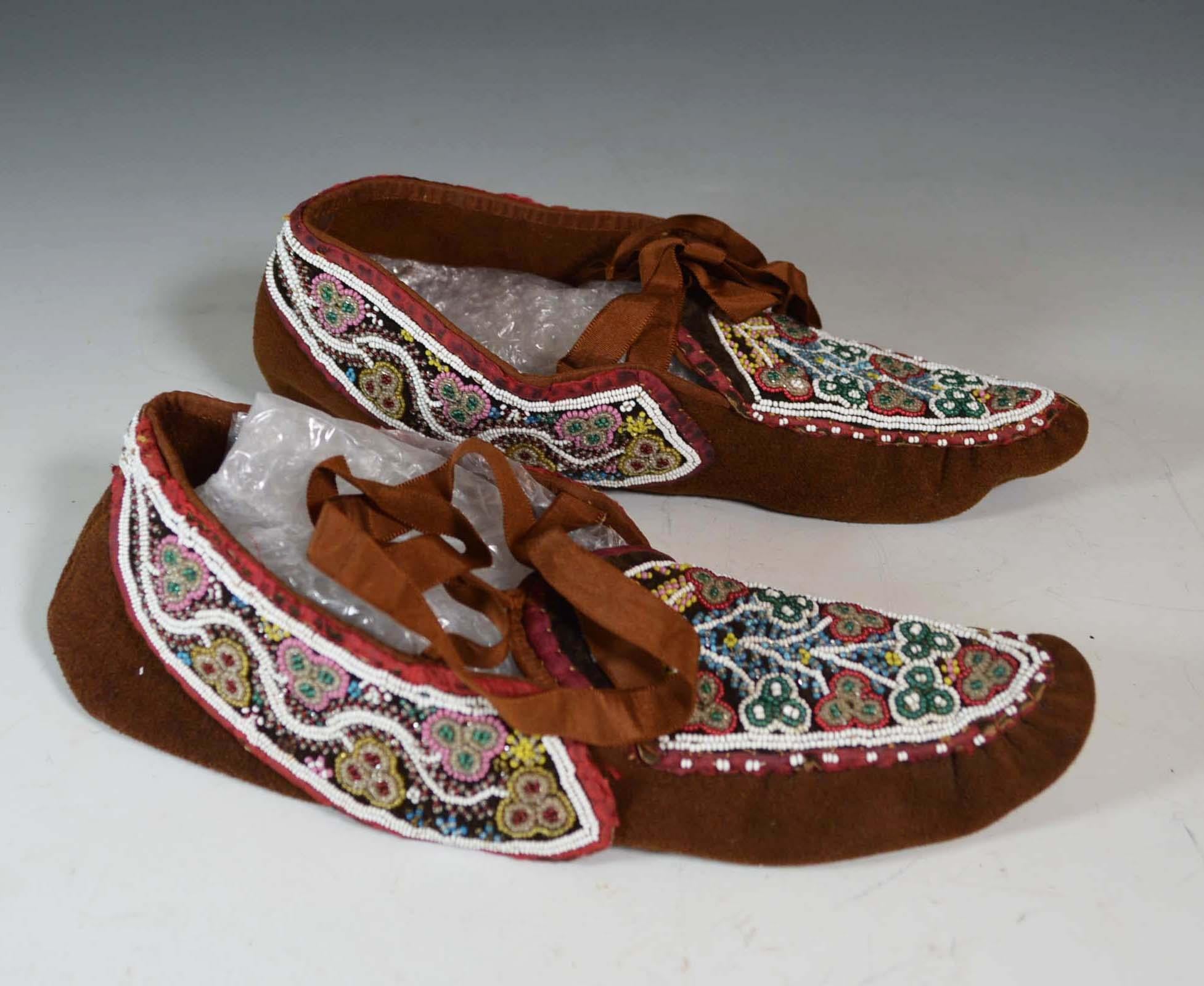 A fine pair of Native American Huron beaded moccasins

Finely beaded with intricate floral designs

Period: Eastern woodlands Late 19th century-early 20th century

Condition: Fine

Provenance: UK collection.


