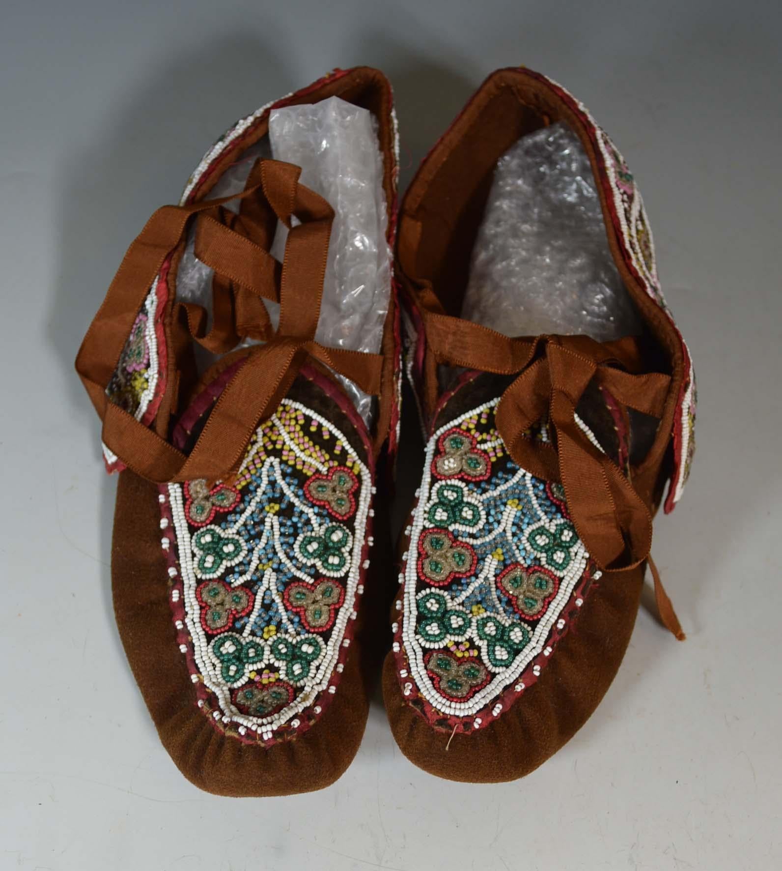 North American Fine Native American Indian Huron Beaded Moccasins
