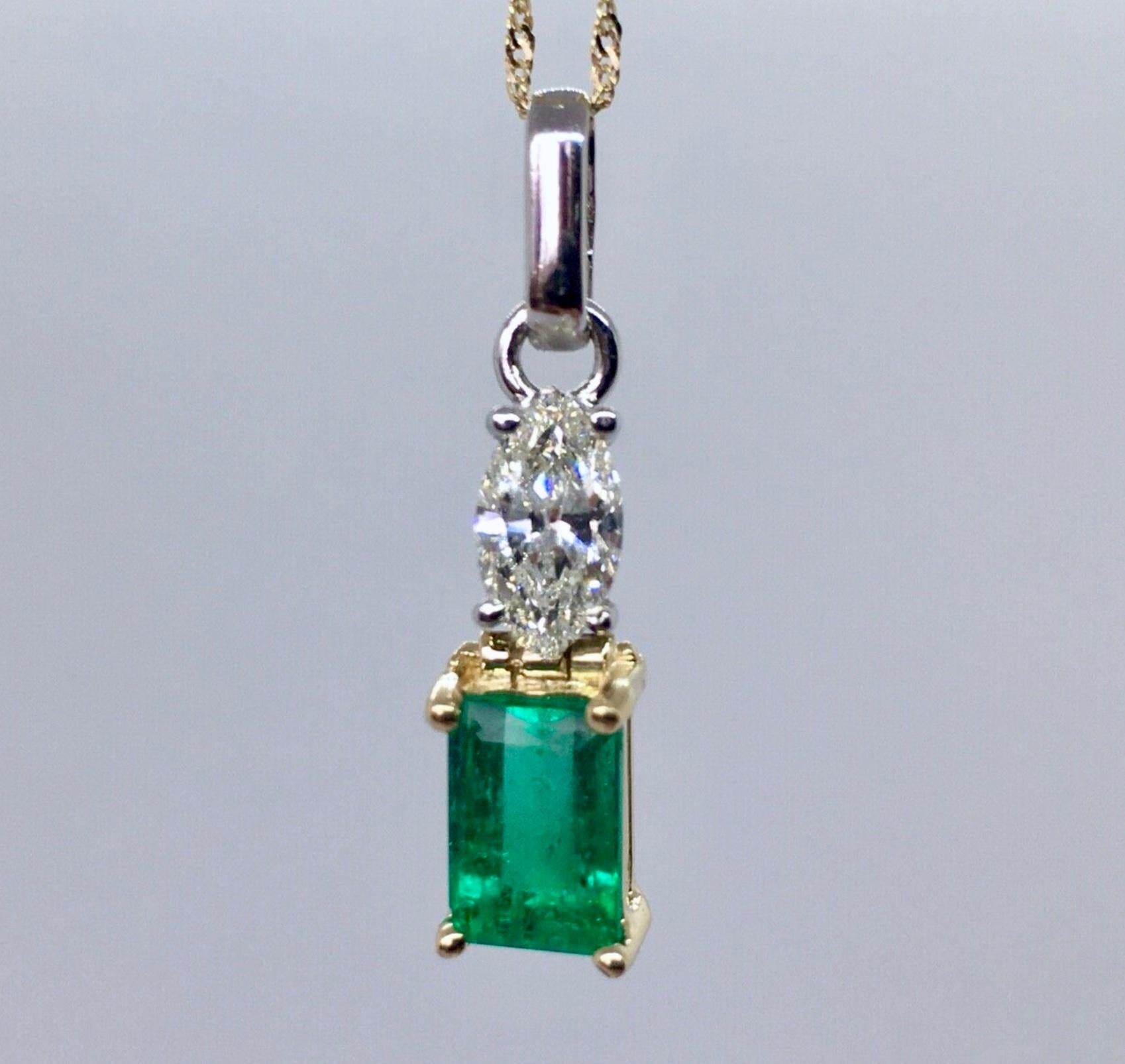 Fine Natural Colombian Emerald Diamond Solitaire Pendant Drop Necklace 18 Karat For Sale 1