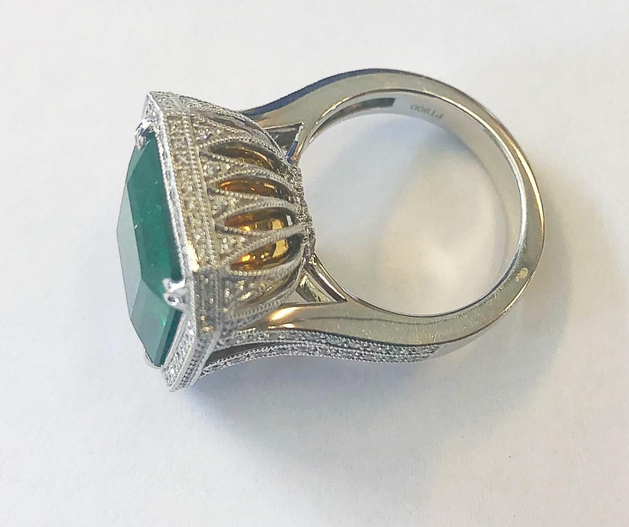 Fine Natural Emerald and Diamond Ring 12.42 Carat in Platinum In Good Condition In Palm Beach, FL