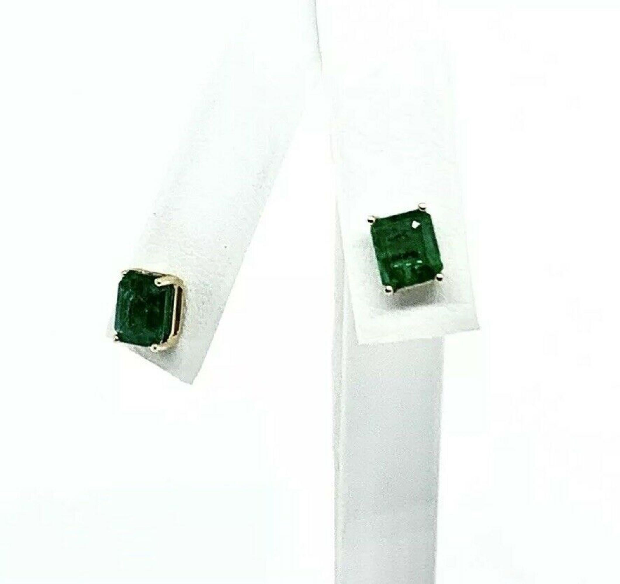 Modern Fine Natural Emerald Stud Earrings 2.25 Carat 14 Karat Certified