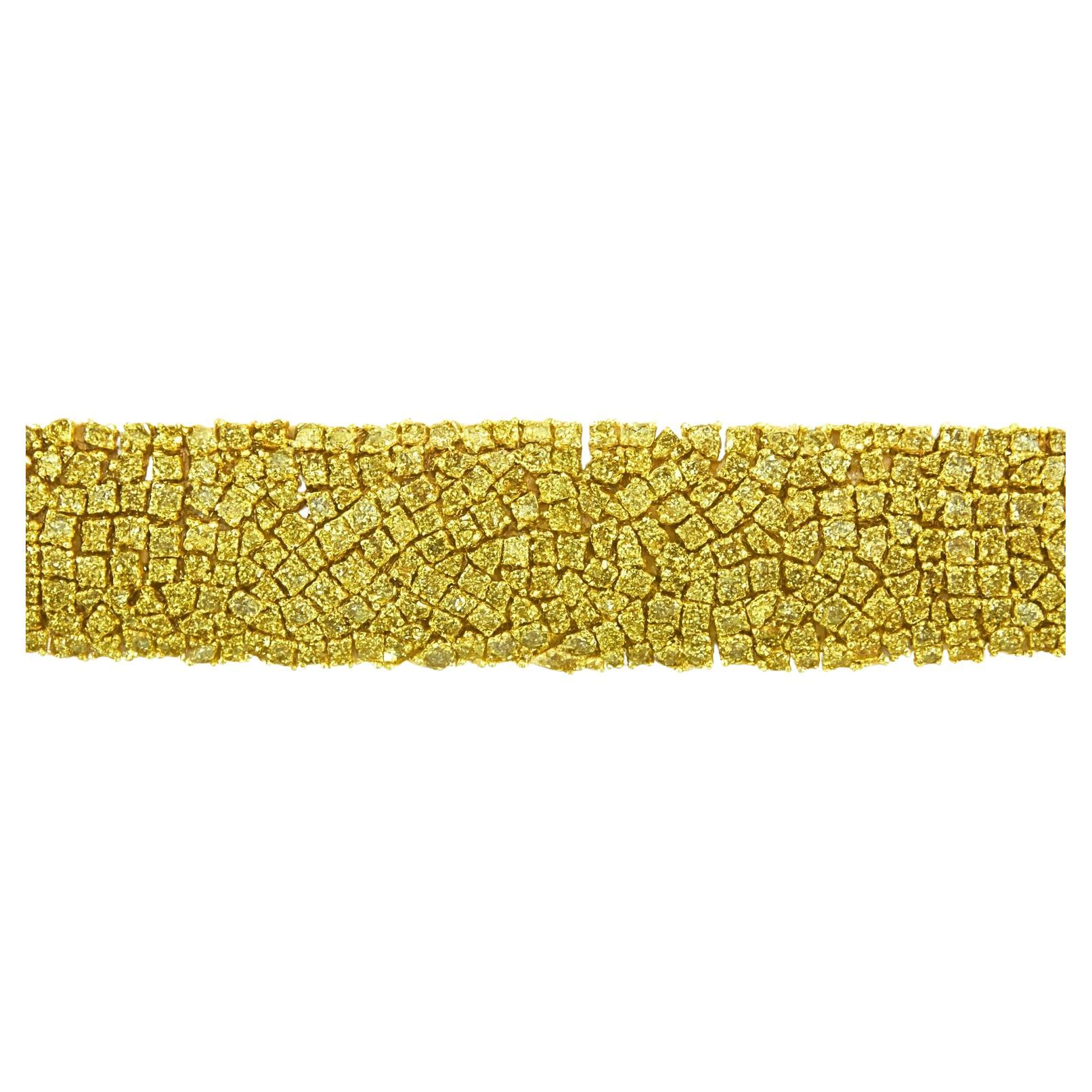 Donna Bracciale a grappolo di diamanti giallo canarino fine e naturale, a forma multipla in vendita