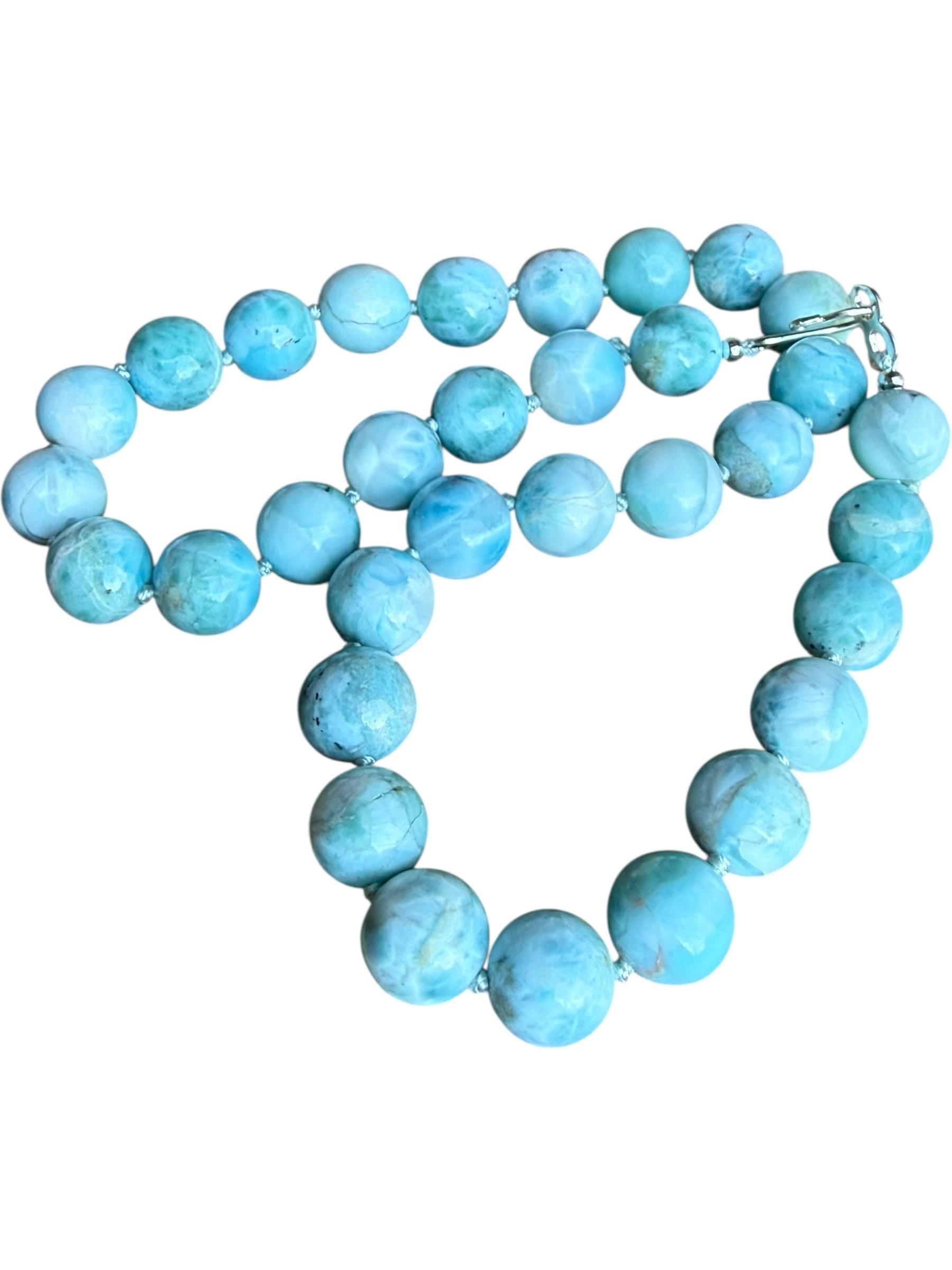 Taglio rotondo Collana di Larimar naturale fine con perline rotonde da 12 mm Repubblica Dominicana, infilate a mano in vendita