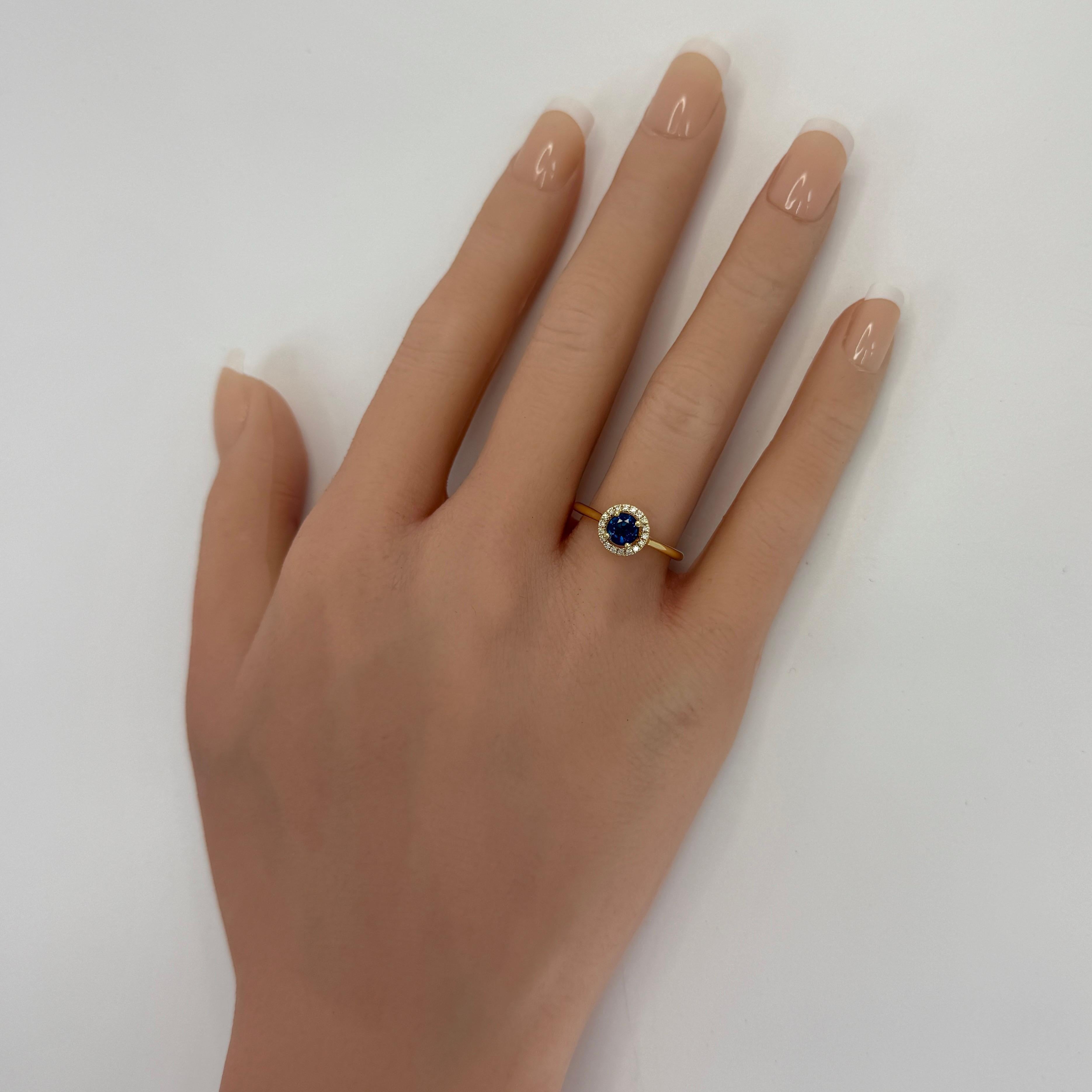 Feiner natürlicher runder Schliff Königlicher Blauer Saphir und Diamant 18k Gelbgold Halo Ring im Zustand „Neu“ im Angebot in Birmingham, GB