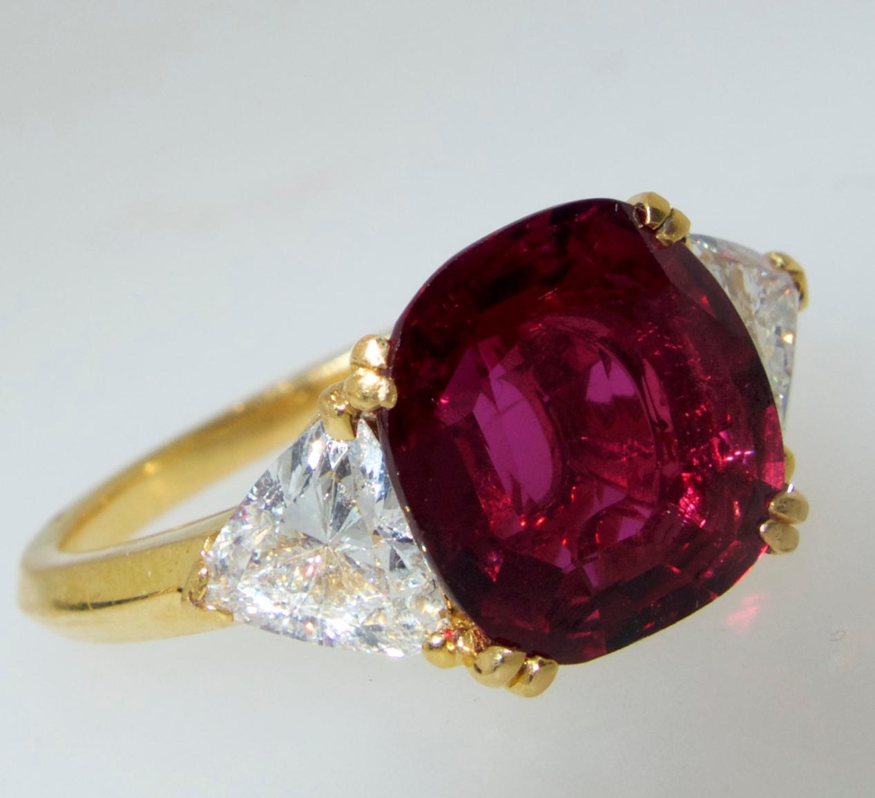 Contemporary Fine Natural Certified Ruby and Diamond Ring