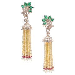 Boucles d'oreilles à pompon en perles d'eau salée naturelles montées avec émeraudes et diamants