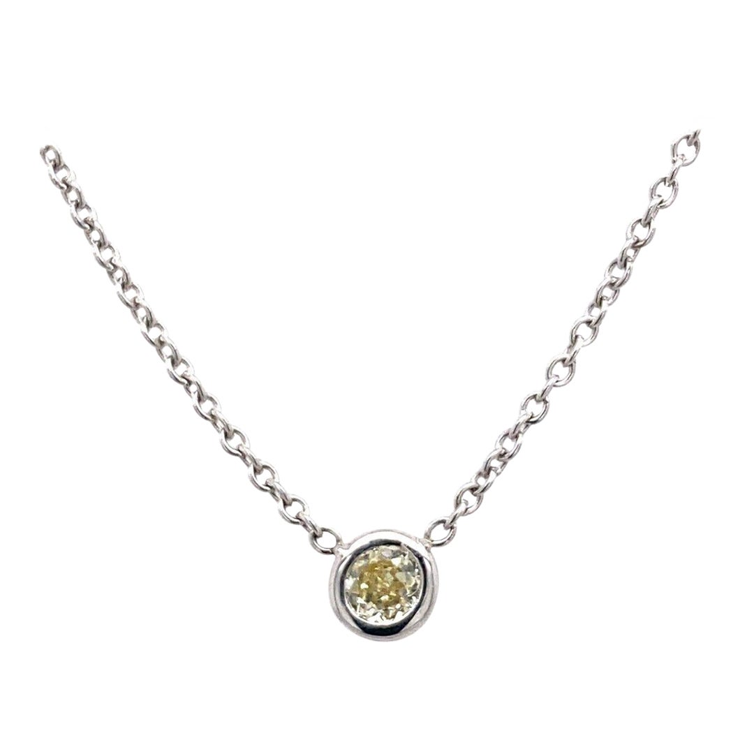 Feiner natürlicher gelber 0,10 Karat Diamant-Anhänger aus 18 Karat Weißgold