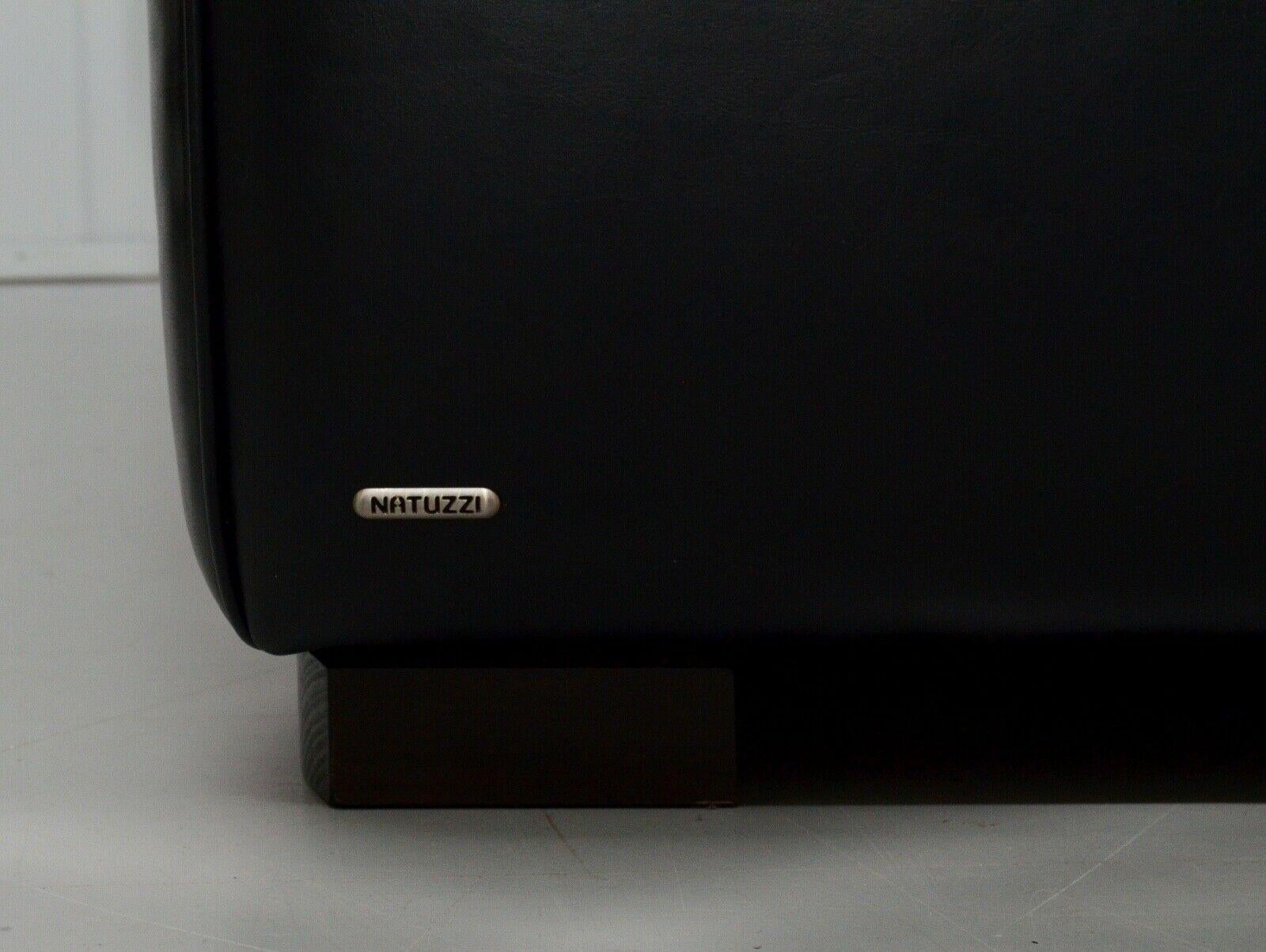 FINE NATUZZI BLACK LEATHER ARMCHAiR & FOOTSTOOL MADE IN ITALY 3