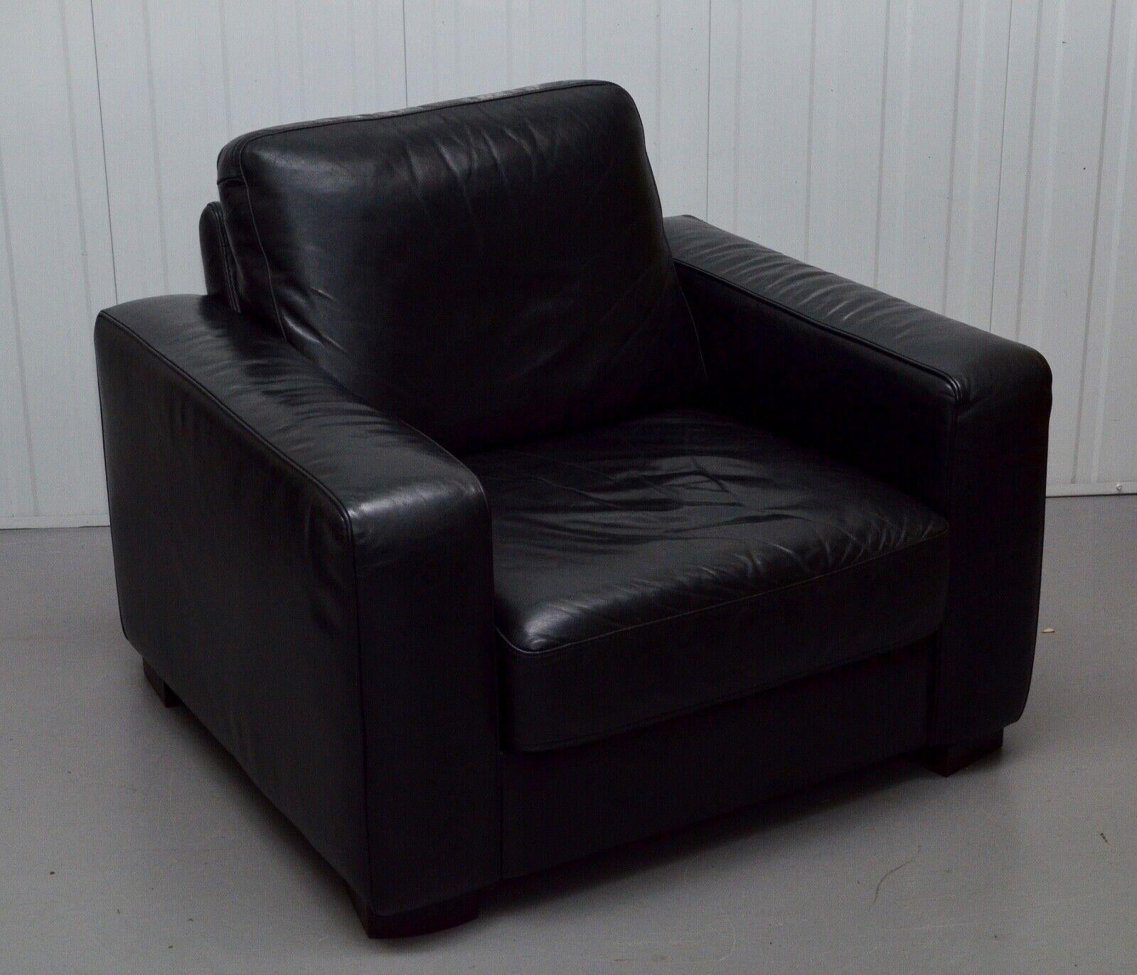 Italian FINE NATUZZI BLACK LEATHER ARMCHAiR & FOOTSTOOL MADE IN ITALY