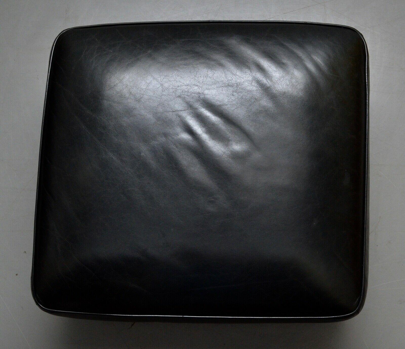 FINE NATUZZI BLACK LEATHER ARMCHAiR & FOOTSTOOL MADE IN ITALY 1