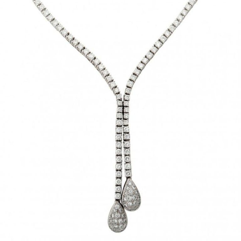 Fine Necklace with Pavé Setting, Drop Ends For Sale at 1stDibs
