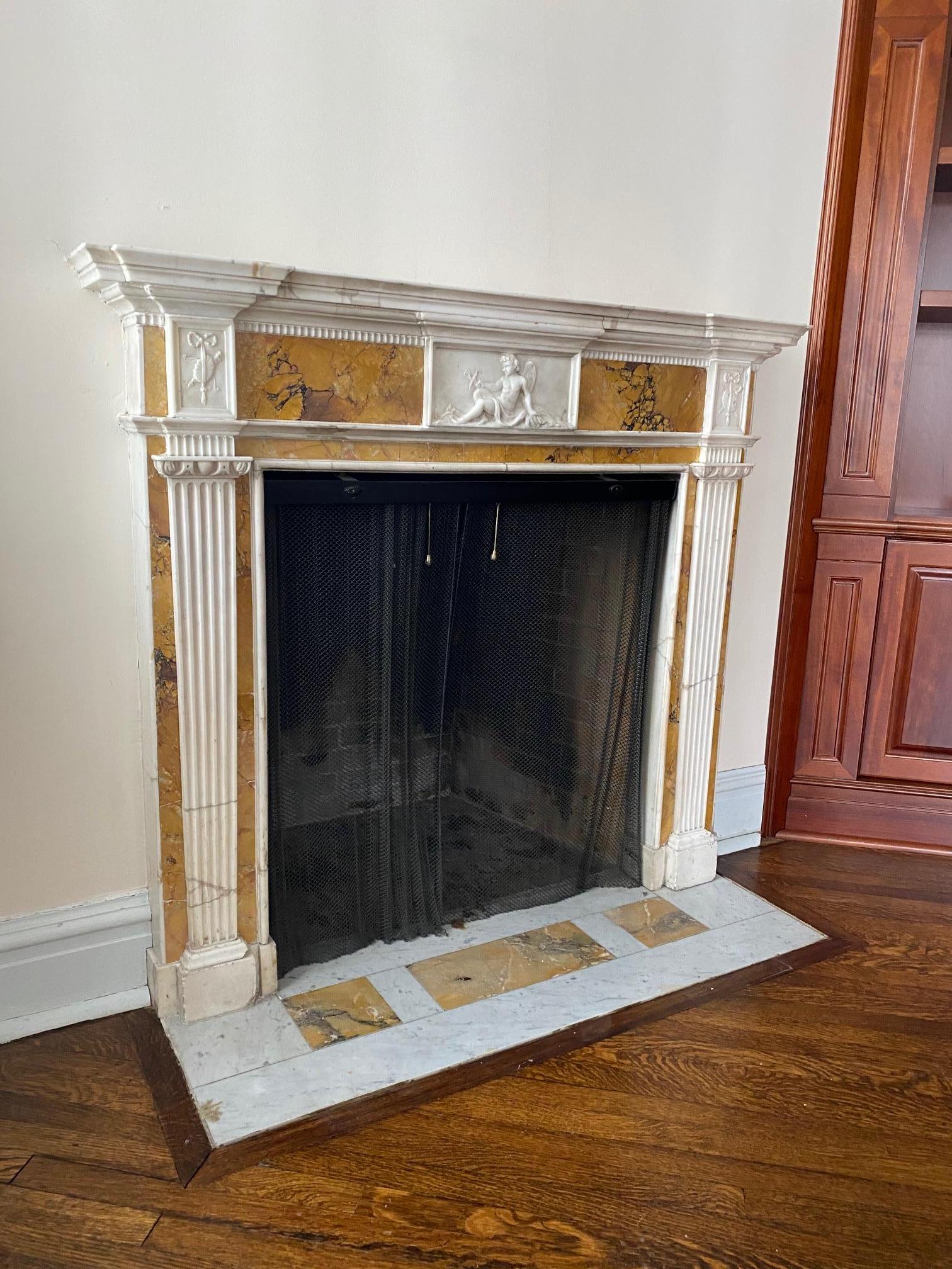 Fine Neo Classical Georgian Period White Statuary and Siena Marble Mantel In Good Condition For Sale In Montreal, QC