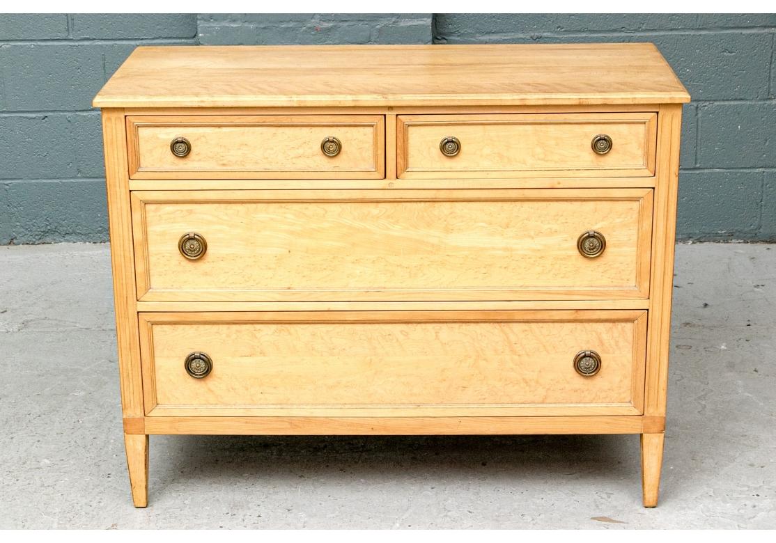 Impiallacciato Fine cassapanca in stile neoclassico in betulla in vendita