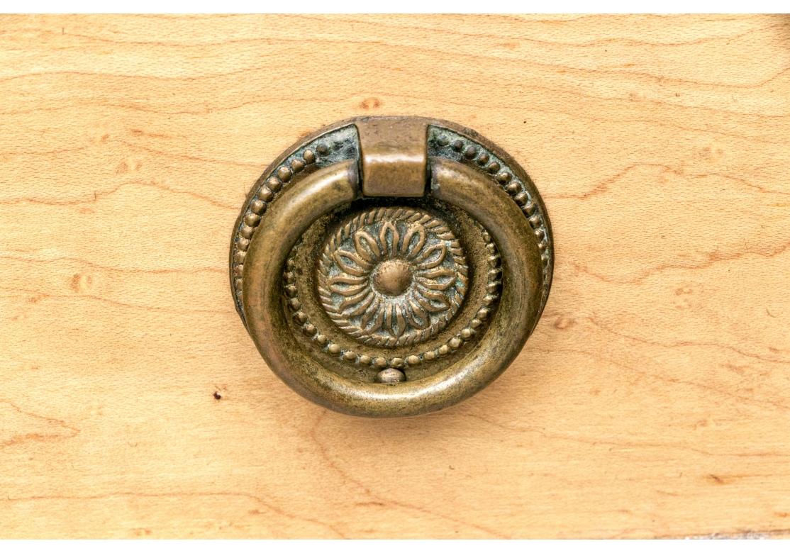 XX secolo Fine cassapanca in stile neoclassico in betulla in vendita