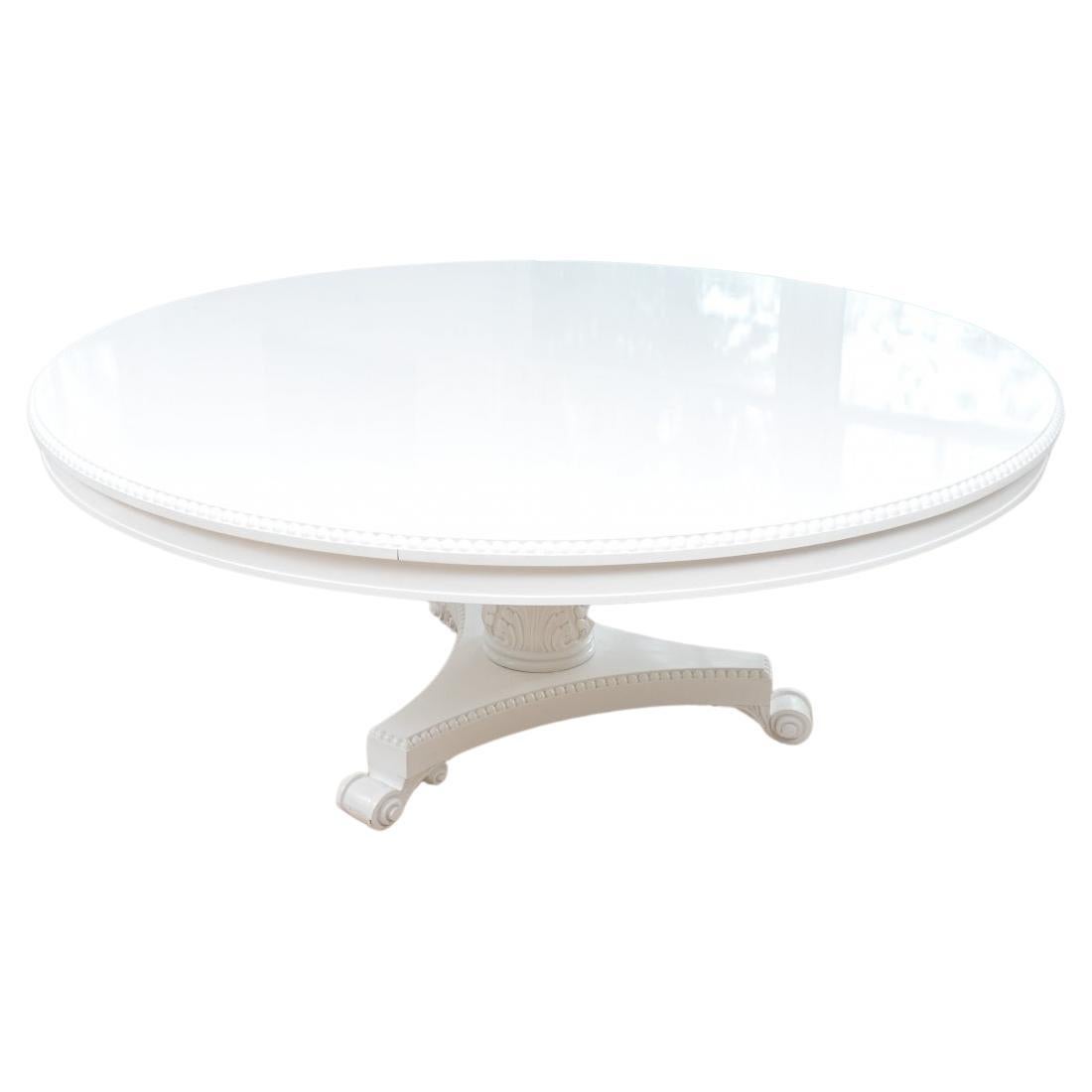 Table de salle à manger ronde à piédestal de 72" de style néoclassique laqué blanc