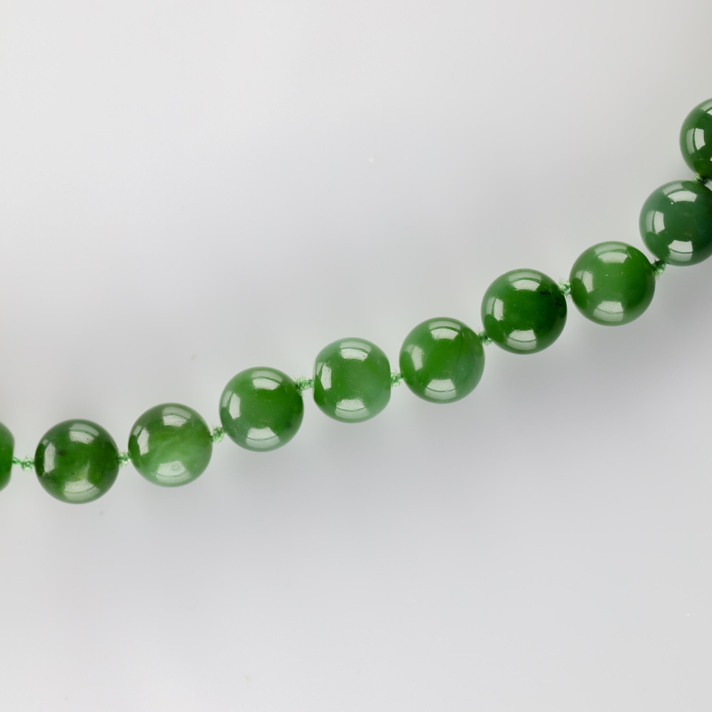 Fine Nephrite Bead Necklace from Midcentury In Excellent Condition In Southbury, CT