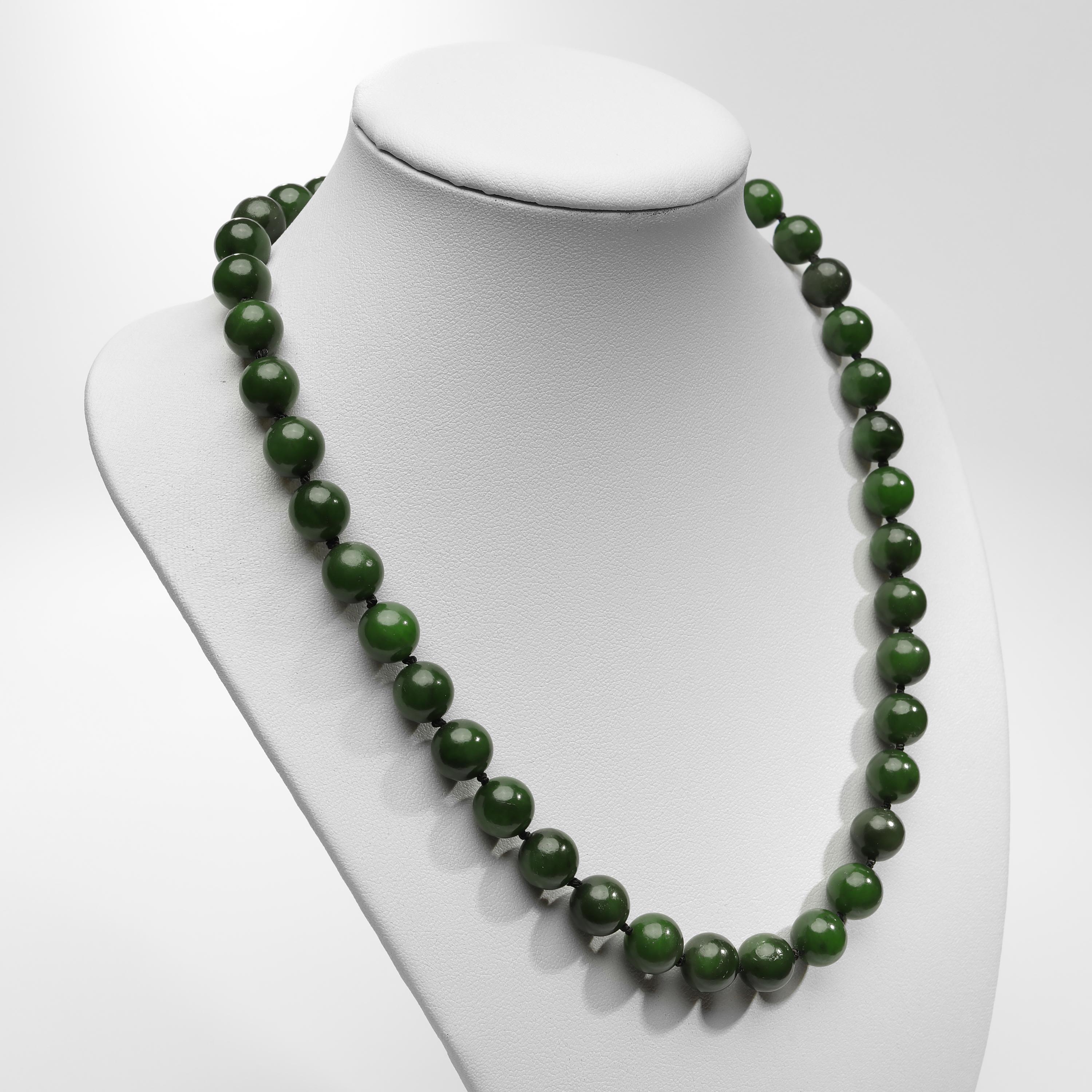 Halskette aus feiner Nephrit-Jade (Art déco)
