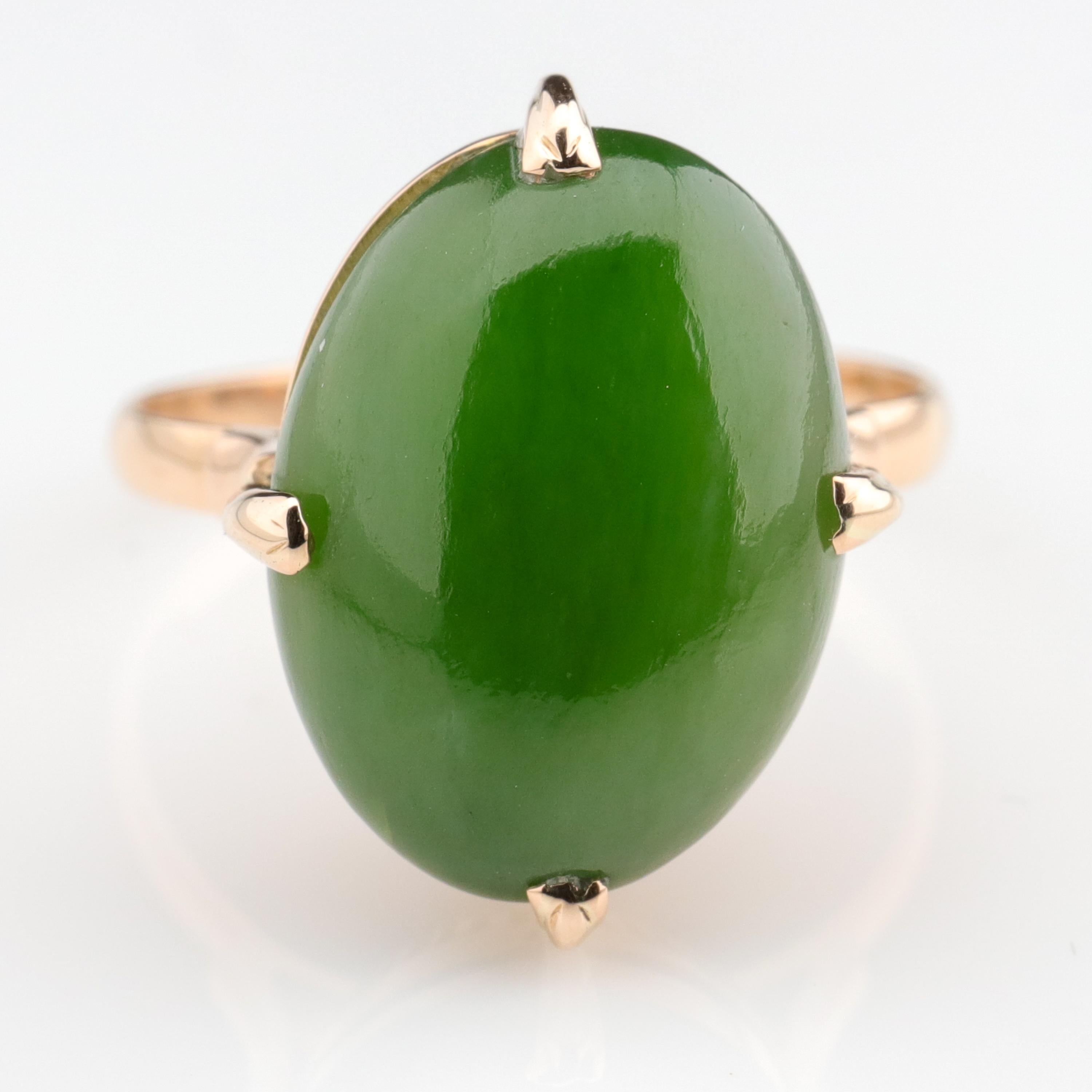 Fine Nephrite Ring Rose Gold, circa 1940s In Excellent Condition In Southbury, CT